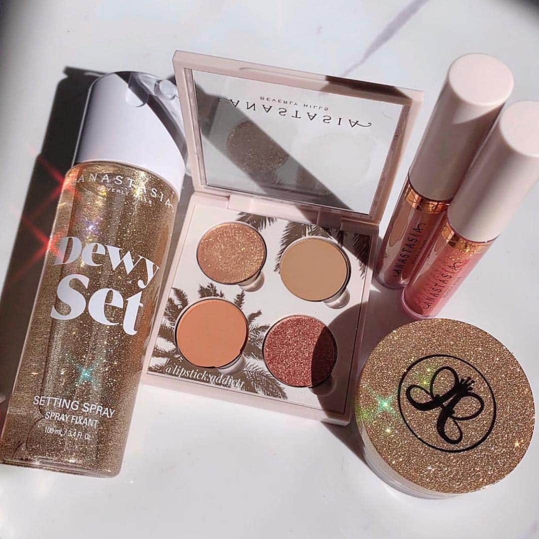 Anastasia Beverly Hillsさんのインスタグラム写真 - (Anastasia Beverly HillsInstagram)「Love product photos 😍 @lipstick.addict1  #dewyset #abhloosehighlighter」3月22日 6時45分 - anastasiabeverlyhills