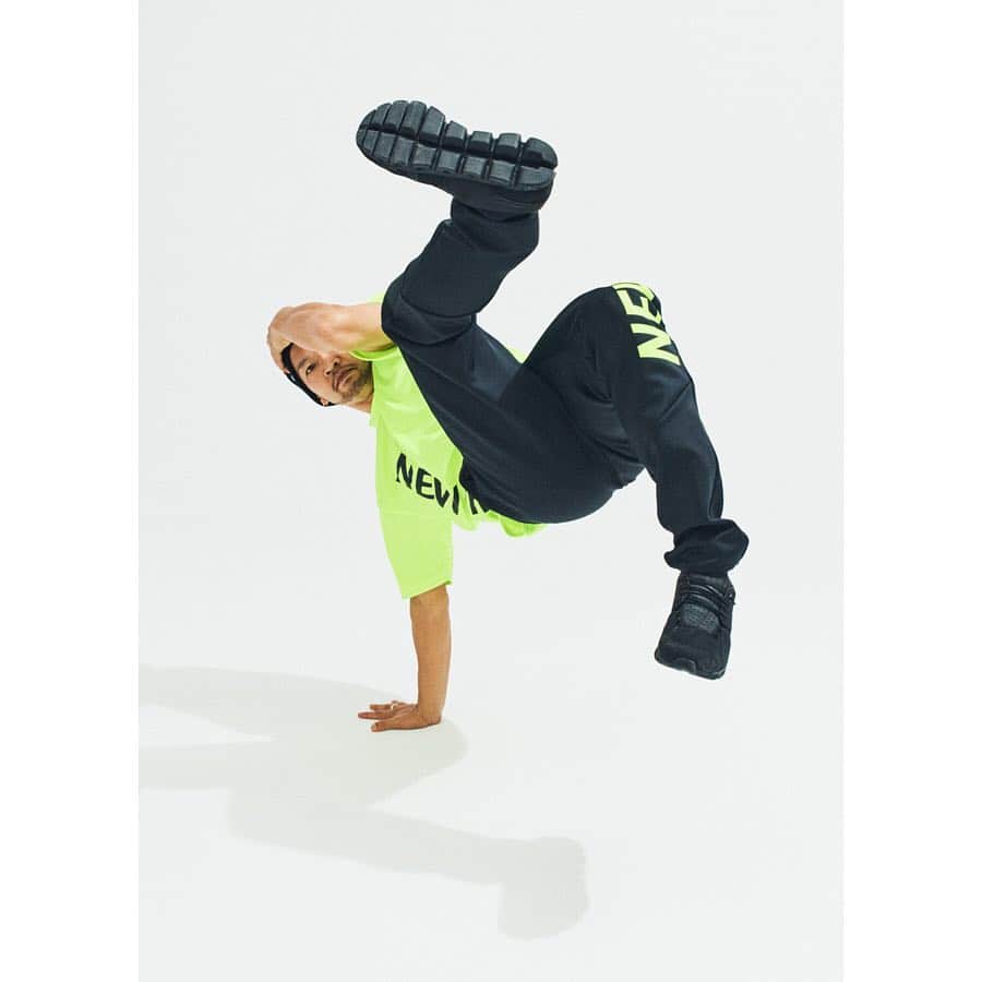 のインスタグラム：「「ニューエラ」のスポーツウェアコレクション、Performance Apparel(パフォーマンスアパレル)。 #NewEra #ニューエラ #NewEraJapan #PerformanceApparel #パフォーマンスアパレル #BreakDance #ブレイクダンス」