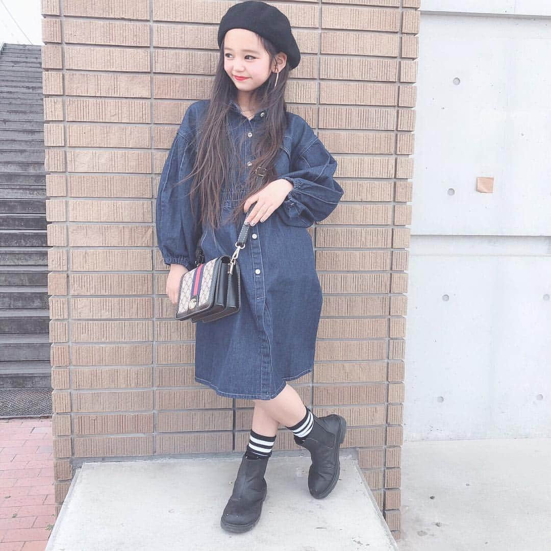 韓国子供服♡smilekids(すまいるきっず) さんのインスタグラム写真 - (韓国子供服♡smilekids(すまいるきっず) Instagram)「* * ☻ご覧頂き有難うございます☻ . . ✓﻿バルーン袖が可愛い♥ デニムワンピース販売中です😌 シンプルなデザインで 何にでも合わせやすいです♪ . . ☺︎着画model もかᒼᑋªⁿ☺︎ ☺︎smilekids monitor model☺︎ @micky.kira  身長:133cm 体重:25kg size:140 . . . ————————————————— . . web shop http://smilekids888.com/で販売しています← —————————————————— ★ゆうちょ振込での購入も可能です★ web shopより、在庫を確認後  商品名、サイズ、カラーをDMにて 連絡頂けると幸いです☺︎ 確認後のお返事になりますので お時間を頂く場合があります。 在庫が少ない場合や再入荷の人気商品は 取り置きが難しい事があります。 ご了承ください🥺 . . —————————————————— ご購入してくださった方へ✉️ @smilekids888 をタグ付けして投稿して頂いた方を ストーリーにて紹介させて頂きます😍  さらに‥抽選で‥ 毎月、５名様にお買い物で使えるクーポンを プレゼント🎁致します☺️ . 1等‥1.000円OFFクーポン(2名様) 2等‥500円OFFクーポン(3名様) . 沢山のタグ付けをお待ちしています😍  ____________________________________ . . . . . . . ☻webshopには.Instagramプロフより リンクでとべます✈︎✈︎✈︎ . . . . #熊本ママ #山鹿 #webshop #韓国子供服 #格安#お洒落さんと繋がりたい  #熊本 #キッズコーデ #裏起毛#キッズファッション  #ig_kids #kids_japan #親バカ部  #kjp_ootd #今日の服 #kidsfashion #プチプラコーデ  #プチプラファッション #mamagirl #リンクコーデ#ママリ#smilekids #３歳#４歳#５歳#春#卒園生#入学式」3月22日 7時10分 - smilekids888