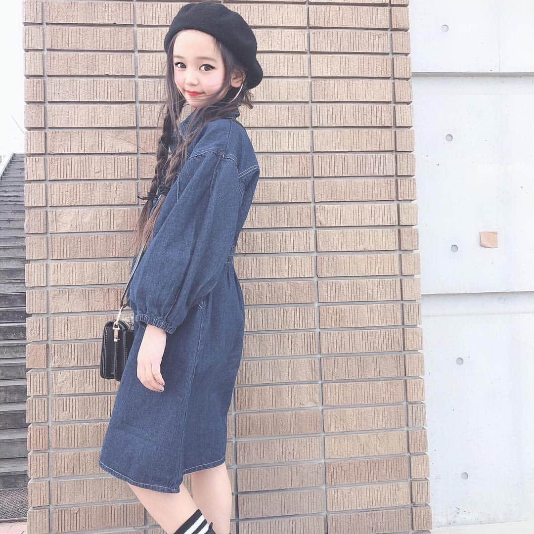 韓国子供服♡smilekids(すまいるきっず) さんのインスタグラム写真 - (韓国子供服♡smilekids(すまいるきっず) Instagram)「* * ☻ご覧頂き有難うございます☻ . . ✓﻿バルーン袖が可愛い♥ デニムワンピース販売中です😌 シンプルなデザインで 何にでも合わせやすいです♪ . . ☺︎着画model もかᒼᑋªⁿ☺︎ ☺︎smilekids monitor model☺︎ @micky.kira  身長:133cm 体重:25kg size:140 . . . ————————————————— . . web shop http://smilekids888.com/で販売しています← —————————————————— ★ゆうちょ振込での購入も可能です★ web shopより、在庫を確認後  商品名、サイズ、カラーをDMにて 連絡頂けると幸いです☺︎ 確認後のお返事になりますので お時間を頂く場合があります。 在庫が少ない場合や再入荷の人気商品は 取り置きが難しい事があります。 ご了承ください🥺 . . —————————————————— ご購入してくださった方へ✉️ @smilekids888 をタグ付けして投稿して頂いた方を ストーリーにて紹介させて頂きます😍  さらに‥抽選で‥ 毎月、５名様にお買い物で使えるクーポンを プレゼント🎁致します☺️ . 1等‥1.000円OFFクーポン(2名様) 2等‥500円OFFクーポン(3名様) . 沢山のタグ付けをお待ちしています😍  ____________________________________ . . . . . . . ☻webshopには.Instagramプロフより リンクでとべます✈︎✈︎✈︎ . . . . #熊本ママ #山鹿 #webshop #韓国子供服 #格安#お洒落さんと繋がりたい  #熊本 #キッズコーデ #裏起毛#キッズファッション  #ig_kids #kids_japan #親バカ部  #kjp_ootd #今日の服 #kidsfashion #プチプラコーデ  #プチプラファッション #mamagirl #リンクコーデ#ママリ#smilekids #３歳#４歳#５歳#春#卒園生#入学式」3月22日 7時10分 - smilekids888