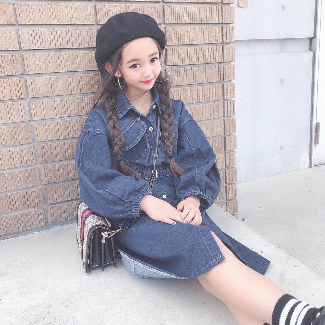 韓国子供服♡smilekids(すまいるきっず) さんのインスタグラム写真 - (韓国子供服♡smilekids(すまいるきっず) Instagram)「* * ☻ご覧頂き有難うございます☻ . . ✓﻿バルーン袖が可愛い♥ デニムワンピース販売中です😌 シンプルなデザインで 何にでも合わせやすいです♪ . . ☺︎着画model もかᒼᑋªⁿ☺︎ ☺︎smilekids monitor model☺︎ @micky.kira  身長:133cm 体重:25kg size:140 . . . ————————————————— . . web shop http://smilekids888.com/で販売しています← —————————————————— ★ゆうちょ振込での購入も可能です★ web shopより、在庫を確認後  商品名、サイズ、カラーをDMにて 連絡頂けると幸いです☺︎ 確認後のお返事になりますので お時間を頂く場合があります。 在庫が少ない場合や再入荷の人気商品は 取り置きが難しい事があります。 ご了承ください🥺 . . —————————————————— ご購入してくださった方へ✉️ @smilekids888 をタグ付けして投稿して頂いた方を ストーリーにて紹介させて頂きます😍  さらに‥抽選で‥ 毎月、５名様にお買い物で使えるクーポンを プレゼント🎁致します☺️ . 1等‥1.000円OFFクーポン(2名様) 2等‥500円OFFクーポン(3名様) . 沢山のタグ付けをお待ちしています😍  ____________________________________ . . . . . . . ☻webshopには.Instagramプロフより リンクでとべます✈︎✈︎✈︎ . . . . #熊本ママ #山鹿 #webshop #韓国子供服 #格安#お洒落さんと繋がりたい  #熊本 #キッズコーデ #裏起毛#キッズファッション  #ig_kids #kids_japan #親バカ部  #kjp_ootd #今日の服 #kidsfashion #プチプラコーデ  #プチプラファッション #mamagirl #リンクコーデ#ママリ#smilekids #３歳#４歳#５歳#春#卒園生#入学式」3月22日 7時10分 - smilekids888