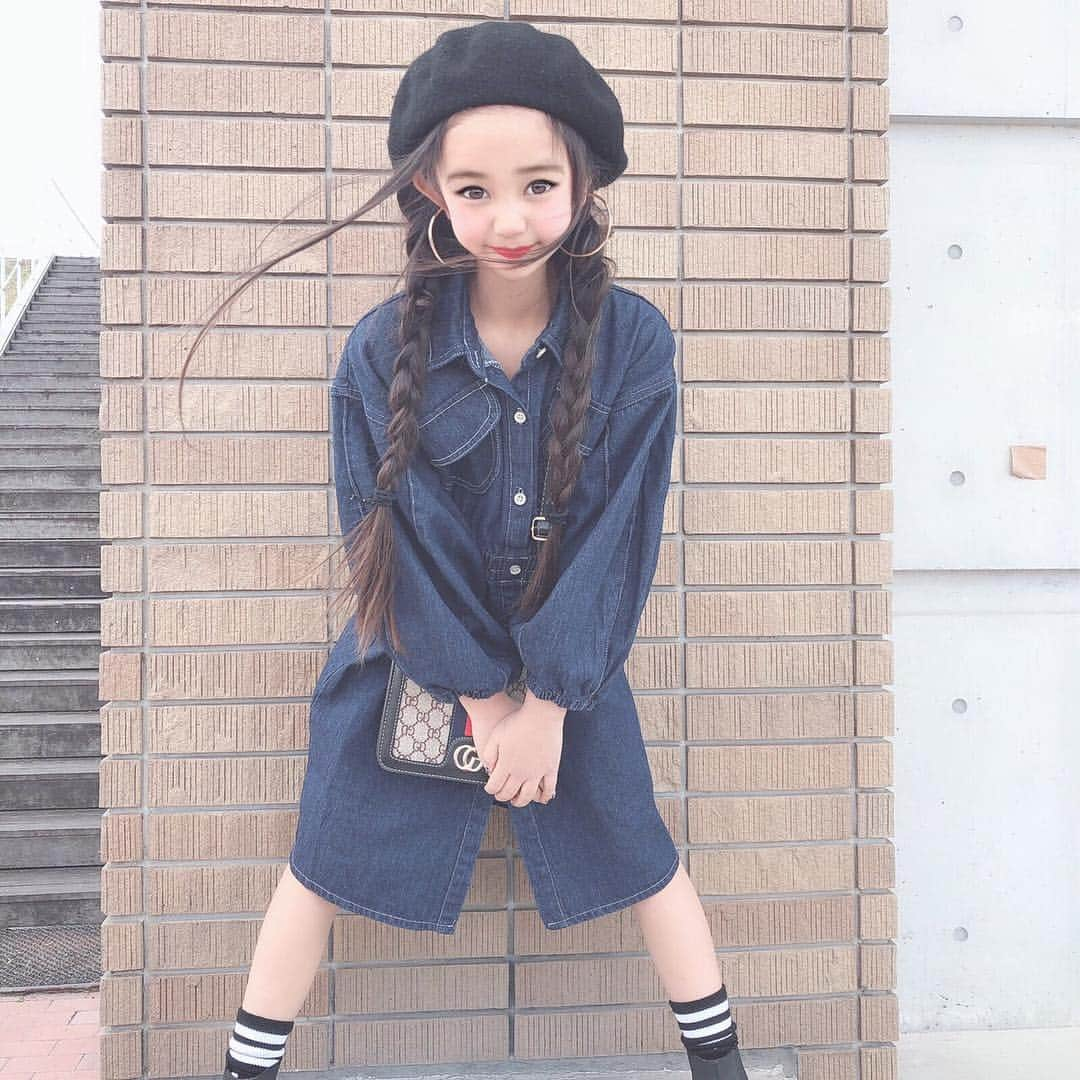 韓国子供服♡smilekids(すまいるきっず) さんのインスタグラム写真 - (韓国子供服♡smilekids(すまいるきっず) Instagram)「* * ☻ご覧頂き有難うございます☻ . . ✓﻿バルーン袖が可愛い♥ デニムワンピース販売中です😌 シンプルなデザインで 何にでも合わせやすいです♪ . . ☺︎着画model もかᒼᑋªⁿ☺︎ ☺︎smilekids monitor model☺︎ @micky.kira  身長:133cm 体重:25kg size:140 . . . ————————————————— . . web shop http://smilekids888.com/で販売しています← —————————————————— ★ゆうちょ振込での購入も可能です★ web shopより、在庫を確認後  商品名、サイズ、カラーをDMにて 連絡頂けると幸いです☺︎ 確認後のお返事になりますので お時間を頂く場合があります。 在庫が少ない場合や再入荷の人気商品は 取り置きが難しい事があります。 ご了承ください🥺 . . —————————————————— ご購入してくださった方へ✉️ @smilekids888 をタグ付けして投稿して頂いた方を ストーリーにて紹介させて頂きます😍  さらに‥抽選で‥ 毎月、５名様にお買い物で使えるクーポンを プレゼント🎁致します☺️ . 1等‥1.000円OFFクーポン(2名様) 2等‥500円OFFクーポン(3名様) . 沢山のタグ付けをお待ちしています😍  ____________________________________ . . . . . . . ☻webshopには.Instagramプロフより リンクでとべます✈︎✈︎✈︎ . . . . #熊本ママ #山鹿 #webshop #韓国子供服 #格安#お洒落さんと繋がりたい  #熊本 #キッズコーデ #裏起毛#キッズファッション  #ig_kids #kids_japan #親バカ部  #kjp_ootd #今日の服 #kidsfashion #プチプラコーデ  #プチプラファッション #mamagirl #リンクコーデ#ママリ#smilekids #３歳#４歳#５歳#春#卒園生#入学式」3月22日 7時10分 - smilekids888