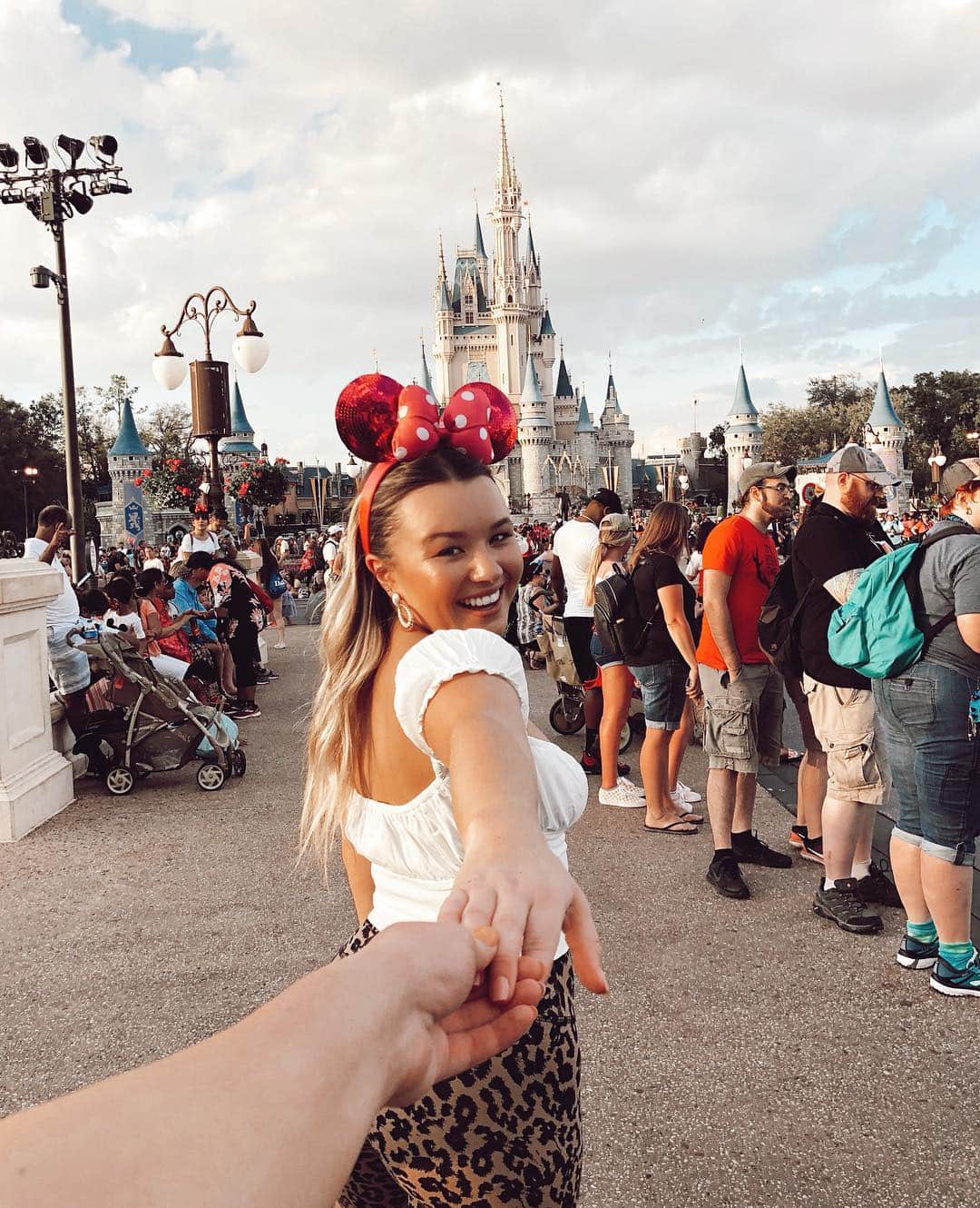 トーリ・ウェブスターのインスタグラム：「🐭💕 Just heading home (to my castle) for the night?! 👸🏼」