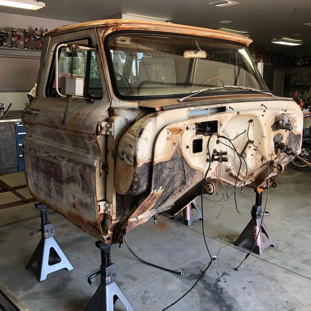 Classics Dailyさんのインスタグラム写真 - (Classics DailyInstagram)「What parts should @therj37 use on his C10 build?  #recommendations  _ #c10 #c10trucks #c10crew #c10nation #chevytrucks ##c10talk #c10club #classictruck」3月22日 7時29分 - classicsdaily