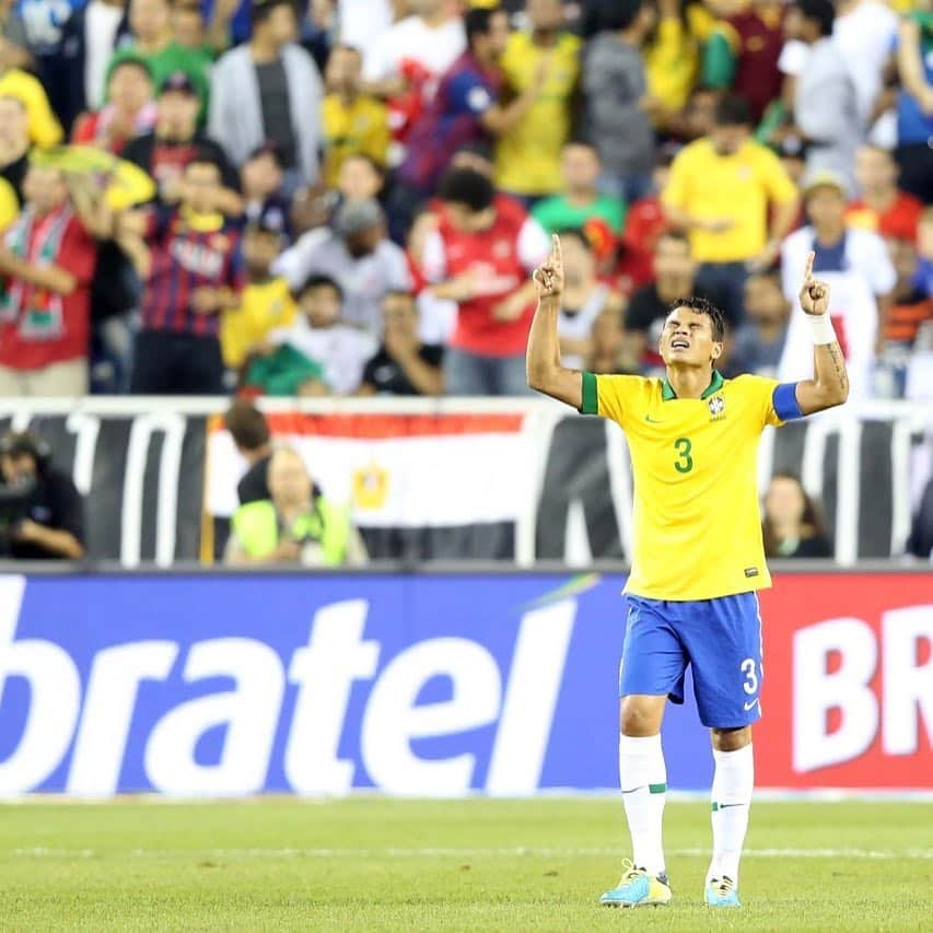 チアゴ・シルヴァさんのインスタグラム写真 - (チアゴ・シルヴァInstagram)「TBT de hoje ! @cbf_futebol  Obrigado senhor 🙏  #ThiagoSilva #Brasil」3月22日 7時41分 - thiagosilva