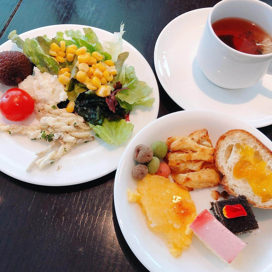 taro_smiledaysさんのインスタグラム写真 - (taro_smiledaysInstagram)「#渡り蟹のパスタ ・ ・ ・ ・ 入院前に食べたものシリーズ⤴︎⤴︎ ・ ・ ・ 博多駅前にある @trattoria_ventuno ・ メインのパスタはもちろん、 ブッフェスタイルのサラダ、スープ、パン、デザート、ドリンクも全部美味しい〜😋 ・ ・ ・ ・ ・ #fukuokafood #fukuokacafe #fukuoka #lunch #trattoria_ventuno  #ランチ #福岡グルメ #トラットリアヴェントーノ #パスタランチ #ブッフェ #ブッフェランチ #デザート3回おかわり」3月22日 7時46分 - taro_smiledays