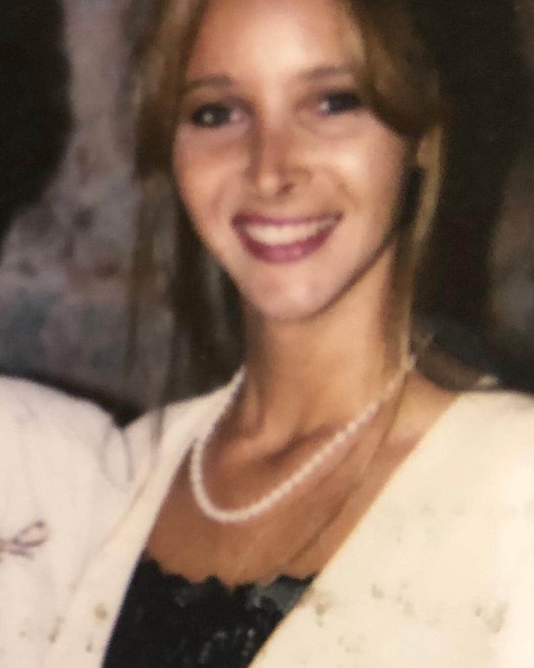 リサ・クドローさんのインスタグラム写真 - (リサ・クドローInstagram)「When I was slowly becoming a blonde... I looked like this #tbt」3月22日 7時48分 - lisakudrow