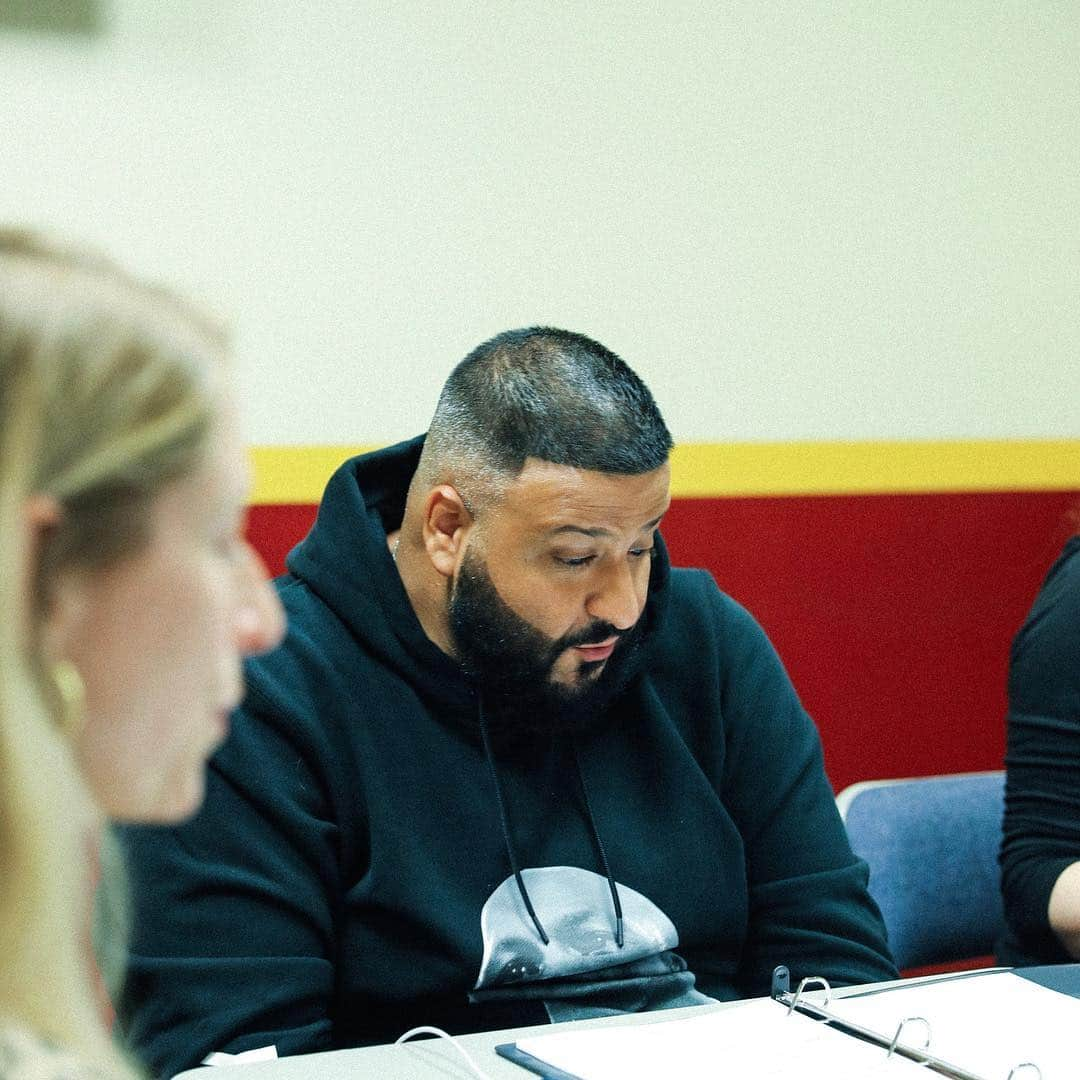 DJキャレドさんのインスタグラム写真 - (DJキャレドInstagram)「2 more days!! @nickelodeon #KCA I’m your host! BE READY!  Today we do  reading and run through of the show . IM EXCITED!  FATHER OF ASAHD !」3月22日 7時51分 - djkhaled