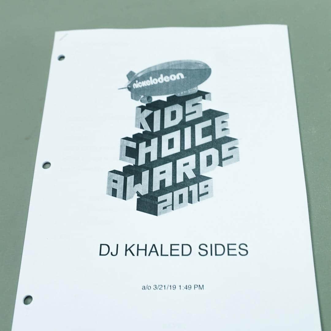 DJキャレドさんのインスタグラム写真 - (DJキャレドInstagram)「2 more days!! @nickelodeon #KCA I’m your host! BE READY!  Today we do  reading and run through of the show . IM EXCITED!  FATHER OF ASAHD !」3月22日 7時51分 - djkhaled