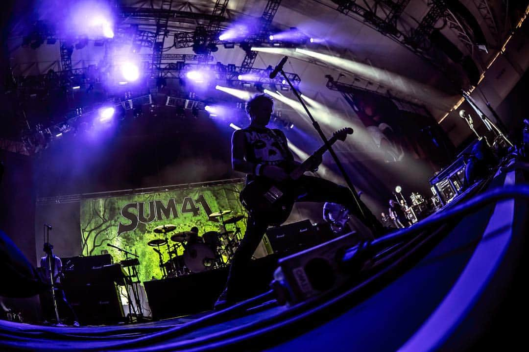 Sum 41さんのインスタグラム写真 - (Sum 41Instagram)「March 21 | @downloadfestjp | #Tokyo, Japan #DownloadFestivalJapan #DownloadFestJapan #📷: Taka tictac-works」3月22日 8時01分 - sum41