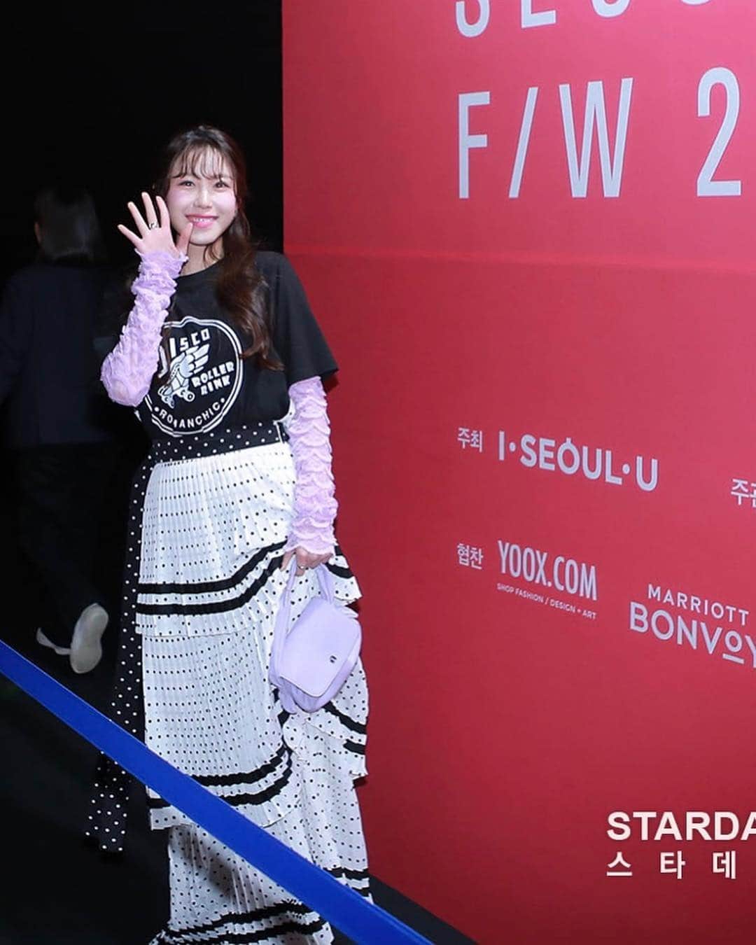 チョン・ヒョソンさんのインスタグラム写真 - (チョン・ヒョソンInstagram)「#SeoulFashionWeek #SFW #Romanchic #감사합니다 💕 유니크하고 로맨틱 했던 쇼 😍」3月22日 7時59分 - superstar_jhs