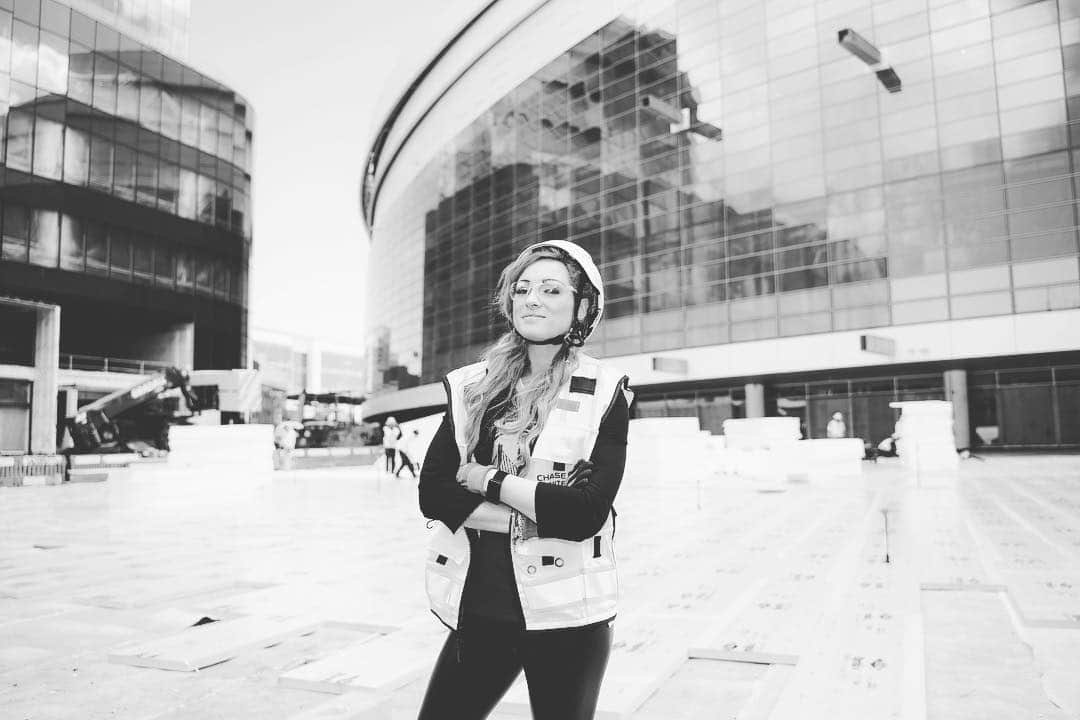 レベッカ・ノックスのインスタグラム：「Building interest, building divisions, building arenas」