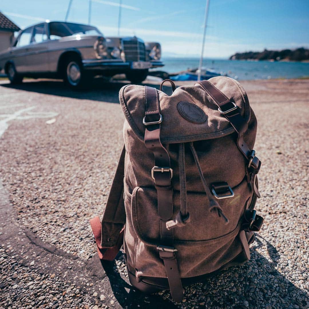 メルセデス・ベンツさんのインスタグラム写真 - (メルセデス・ベンツInstagram)「Life offers too many good things to put them in a plastic bag. Check out our vintage backpack and pimp your journey. ⠀⠀⠀⠀⠀⠀⠀⠀⠀⠀⠀ #MBclassic #MBshop #backpack #MercedesBenz #Mercedes #Benz #TheBestOrNothing」3月22日 8時03分 - mercedesbenz
