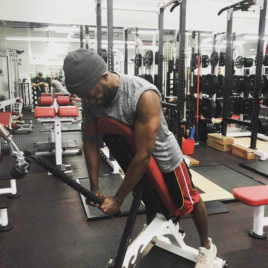 ラモーネ・モリスさんのインスタグラム写真 - (ラモーネ・モリスInstagram)「The angle doesn’t show it...but i DID NOT skip leg day.」3月22日 8時07分 - lamorne