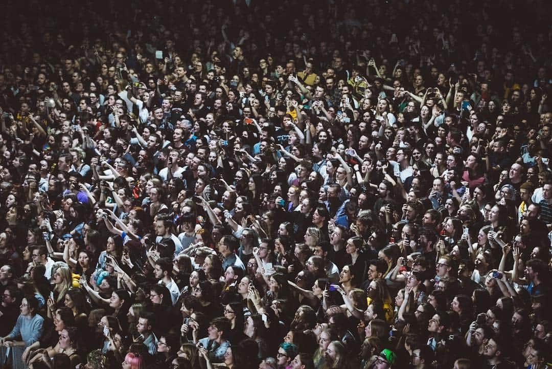 Panic! At The Discoさんのインスタグラム写真 - (Panic! At The DiscoInstagram)「Thank you Antwerp. #prayforthewickedtour 📸- @jakechams」3月22日 8時24分 - panicatthedisco