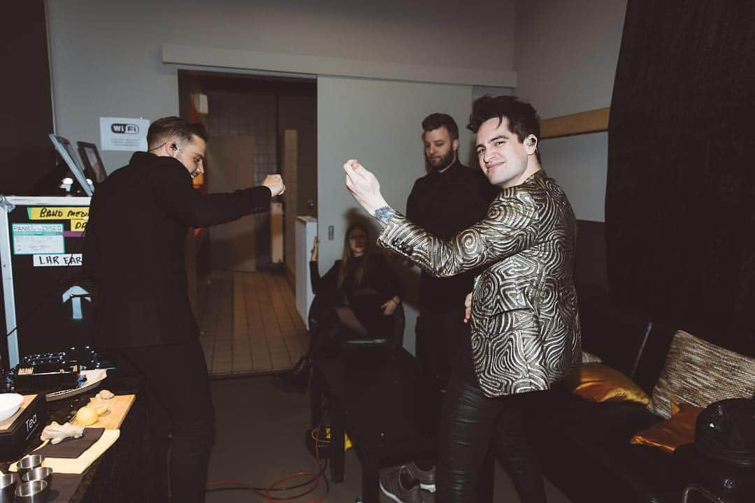 Panic! At The Discoさんのインスタグラム写真 - (Panic! At The DiscoInstagram)「Thank you Antwerp. #prayforthewickedtour 📸- @jakechams」3月22日 8時24分 - panicatthedisco