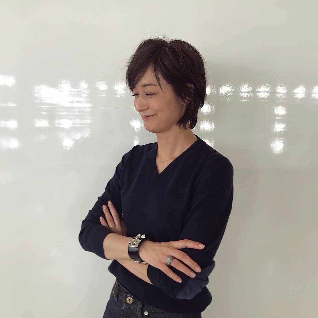 富岡佳子さんのインスタグラム写真 - (富岡佳子Instagram)「前下がりのショートボブになりました☺︎ #beautrium265  stylist／yuriko Maeda #dadacubic  colourist／emi Yoshimura タグ付け致しましたが、カラーとカットは別々のサロンです。」3月22日 8時34分 - yoshikotomioka