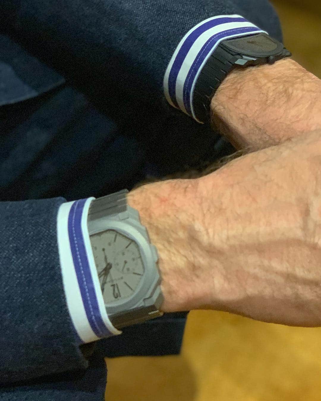 スコット・シューマンのインスタグラム：「I was sitting with the Creative Director of Watches for @bulgariofficial Mr. Fabrizio Buonamassa chatting about his very cool bespoke denim suit and yet all I could keep looking at was his ultra thin Octo Finissimo that Bulgari had just debuted earlier that day! Finally a watch thin enough to easily fit under the cuff of my shirt which isn’t easy because ,like Mr. Buonamassa, I like a very fitted cuff! The Octo Finissimo is the thinnest ever mechanical chronograph which is important because ,as I mentioned before, I insist on a fitted cuff (whatcha want I’m The Sartorialist 💁🏼‍♂️) All kidding aside it’s a lovely and chic instrument and I throughly enjoyed my first Baselworld! Thanks @bulgariofficial #bvlgaribaselworld #Octo #bvlgari」
