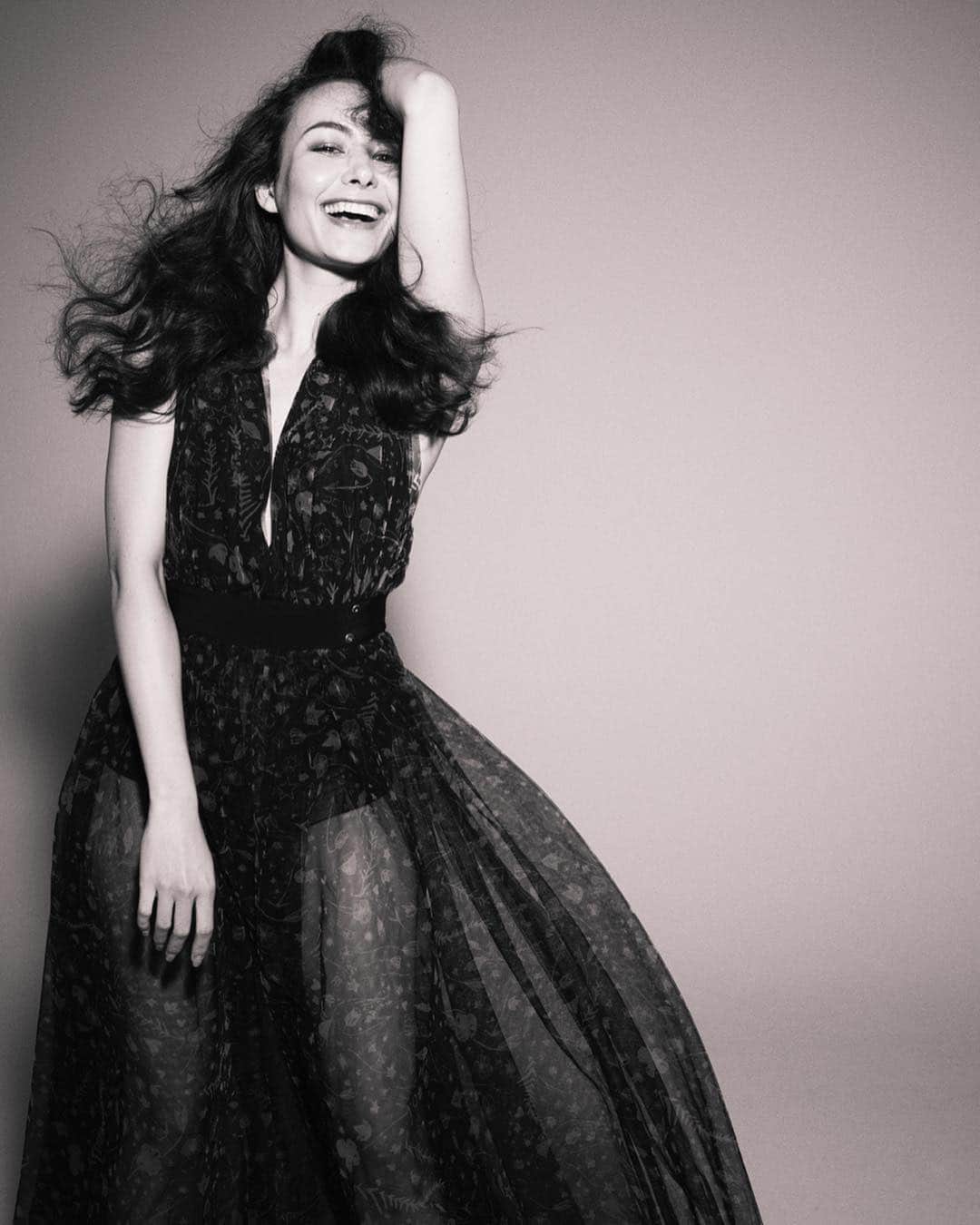 GLITTERさんのインスタグラム写真 - (GLITTERInstagram)「「自分がどういう人間なのかがまったくわかっていなくて不安とコンプレックスの塊だった」﻿ ﻿ モデルの素顔と本当の気持ちにフォーカスする﻿ 「Off Camera」企画📷﻿ ﻿ 記念すべき1回目はハッピーオーラ全開のシャウラさん💋﻿ 葛藤の日々を過ごした20代、そして30代、現在のことをたっぷり語っていただきました😉﻿ ﻿ 詳しくは4月号の誌面をCHECK IT!﻿ ﻿ Model：﻿ @shaula_vogue ﻿ Photography： Toshiyuki Maegawa﻿ Hair：﻿ @junfurukawa713 ﻿ Make Up：﻿ Hirotaka Iizuka﻿ ﻿﻿ ﻿﻿ #GLITTER #4月号﻿ #シャウラ #モデル #インタビュー #素顔 ﻿#ファッション﻿﻿ #fashion﻿﻿﻿ #makeup﻿﻿﻿ #beauty﻿﻿﻿ #model﻿﻿﻿ #撮影﻿﻿﻿ #オフショット﻿﻿﻿ #followme ﻿﻿ #l4l #f4f #sexy #lingerie #celeb #本音 #talk」3月22日 8時45分 - glitter.mag