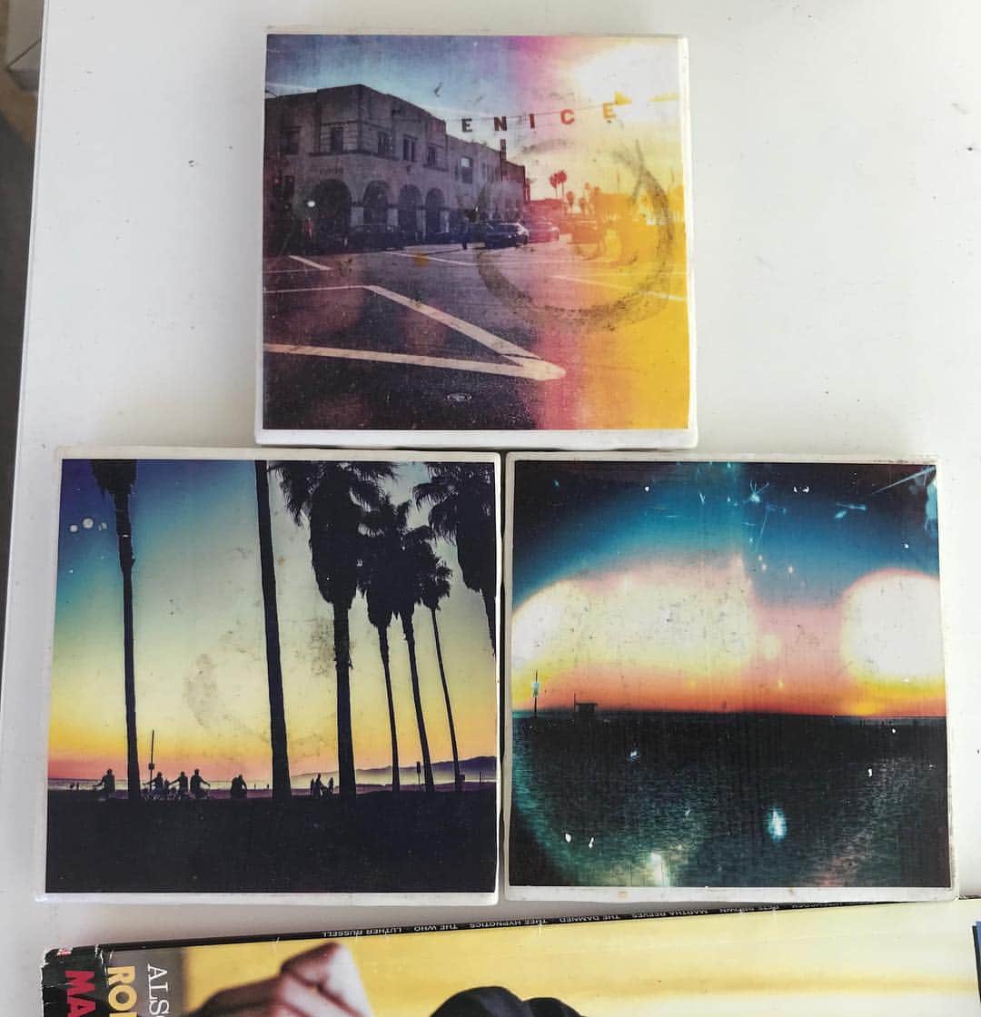 のインスタグラム：「✴︎ 🌕✨🌈🇺🇸 ・ Venice Beach Photos 🎞 ・ このビーチは独特のアート感と磁力🧲があります✨ ・ 変な人ばかり👽🤡👻🤖 ・ 朝晩はかなり寒いですyo🇺🇸🥶 ・ ・ Report by  BLUER STAFF 🛴✨ #bluer #teambluer #bluerco  #カリフォルニア #surf #旅 #サンタモニカ #outdoor #旅好きな人と繋がりたい #海好きな人と繋がりたい #サーフィン #海 #ライフスタイル #サーフィン #sup #ライフセービング #ビーチ #スノーボード #スケートボード #surf #sunset #instagood #イマソラ #sparkjoy #陽射し #venicebeach」