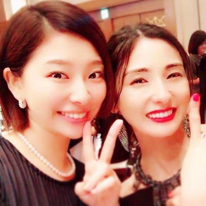 のインスタグラム：「パーテイーで同期のラビと久々のツーショット✌️ #パーティー #同期 #ラビちゃん」