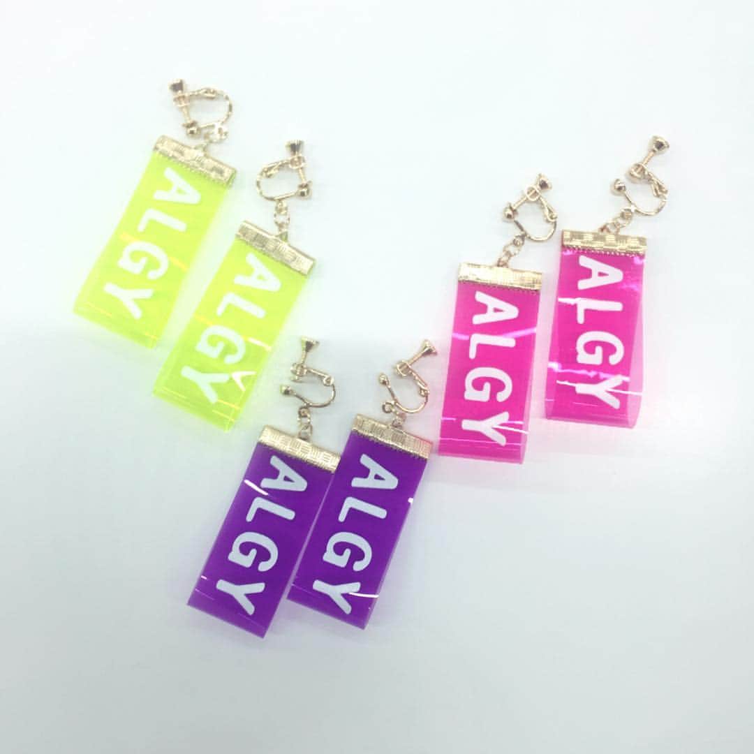 ALGY 【alternative + girly ＝ ALGY 】さんのインスタグラム写真 - (ALGY 【alternative + girly ＝ ALGY 】Instagram)「. 🌈アクセ🌈 . 新作アクセが入荷したよ🦄 オーロラとネオン夏にぴったりだよ🌈 ☆イヤリング ¥800+税 ☆ヘアゴム ¥500+税 . #ALGY#アルジー#夏#アクセサリー みんなどれが好き-👀?」3月22日 8時58分 - algy_official