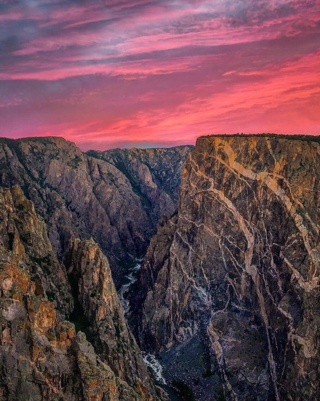 アメリカ内務省さんのインスタグラム写真 - (アメリカ内務省Instagram)「The Gunnison River shimmers like a ribbon in the pink light of sunrise at Black Canyon of the Gunnison #NationalPark. The Painted Wall rises 2,250 feet from river to rim, making it the tallest cliff in #Colorado. There are no maintained or marked trails for hikers who want to explore the inner canyon. Only individuals in excellent physical condition should attempt these hikes. For most of us, the view along the canyon rim is more than enough. Photo @BlackCanyonNPS courtesy of Evan Gerstung (@evang_travels). #travel #blackcanyon #FindYourPark #usinterior」3月22日 9時22分 - usinterior