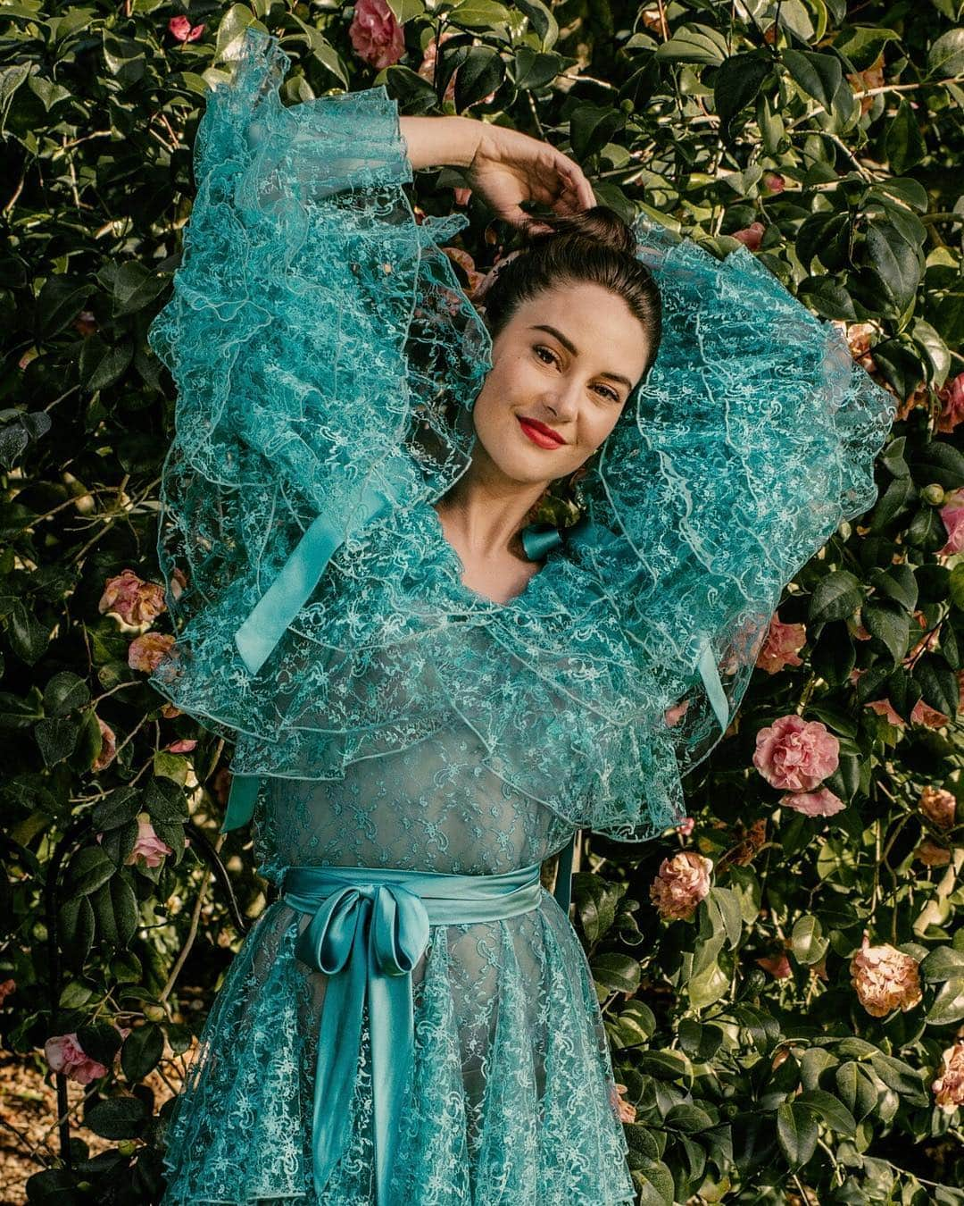 ロダルテさんのインスタグラム写真 - (ロダルテInstagram)「Love @shailenewoodley wearing Rodarte’s SS19 Embroidered Tulle Ensemble for Rodarte’s story in @instylemagazine shot at @thehuntingtonlibrary (ph: @amyharrity, styled by: @genatuso). #rodarte #shailenewoodley」3月22日 9時23分 - rodarte