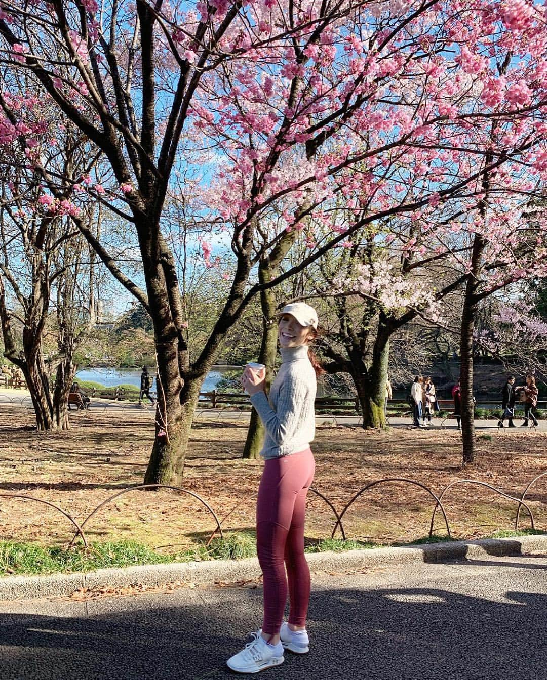 メリル・デイヴィスさんのインスタグラム写真 - (メリル・デイヴィスInstagram)「Good morning, Tokyo! 🌸 It doesn’t get much lovelier than #sakura season in Japan... Back to the rink with the @olympicchannel today to cover the ice dance rhythm dance & the ladies’ free program 🤗💕 #worldfigure」3月22日 9時32分 - meryledavis