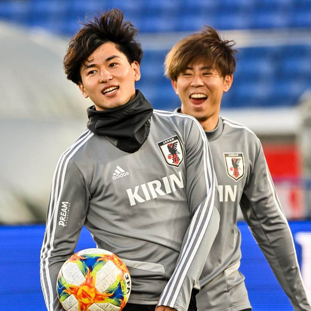 サッカーキングさんのインスタグラム写真 - (サッカーキングInstagram)「. LAUGHING（2019.03.21） . 📷Photo by @shimpeei (Soccer King) . #南野拓実 #TakumiMinamino #安西幸輝 #KokiAnzai #日本代表 #daihyo #SamuraiBlue #サムライブルー #森保ジャパン #football #サッカーキング #⚽️ #サッカー」3月22日 9時37分 - soccerkingjp