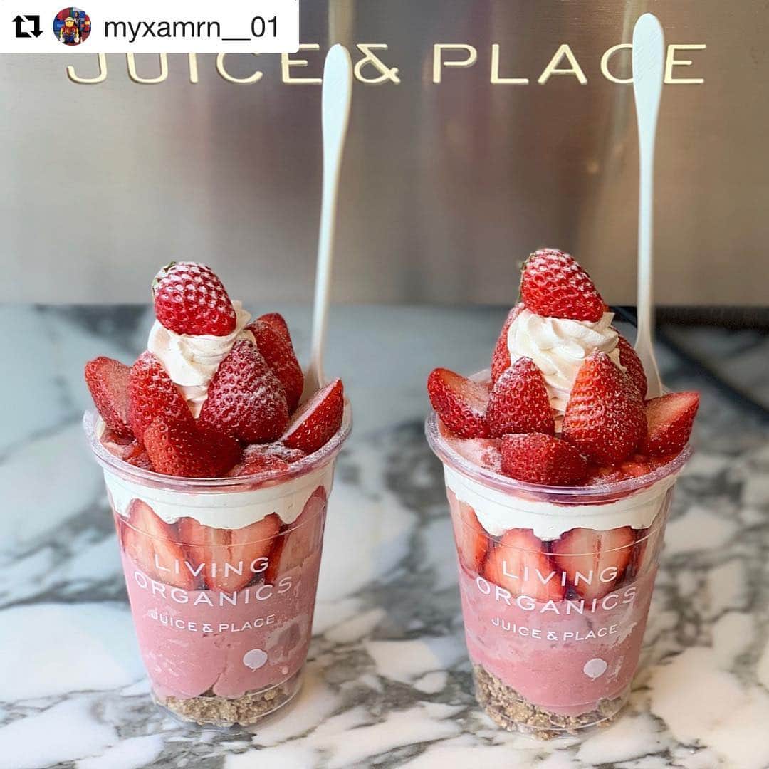 livingorganics juice&place 芦屋のインスタグラム：「ありがとうごさまいます😊#Repost @myxamrn__01 with @get_repost ・・・ . .  @livingorganics_0312 .  豆乳ホイップいちごパルフェ🍓🍨 ボリューミーやけど、クリームが あっさりしてて食べやすかった😋 ✴︎ いちごが上から下まで、ぎっしり🤩 めっちゃ美味しいパフェやった〜💕 ✴︎ ✴︎ #リビングオーガニックス  #livingorganics  #芦屋 #芦屋カフェ」