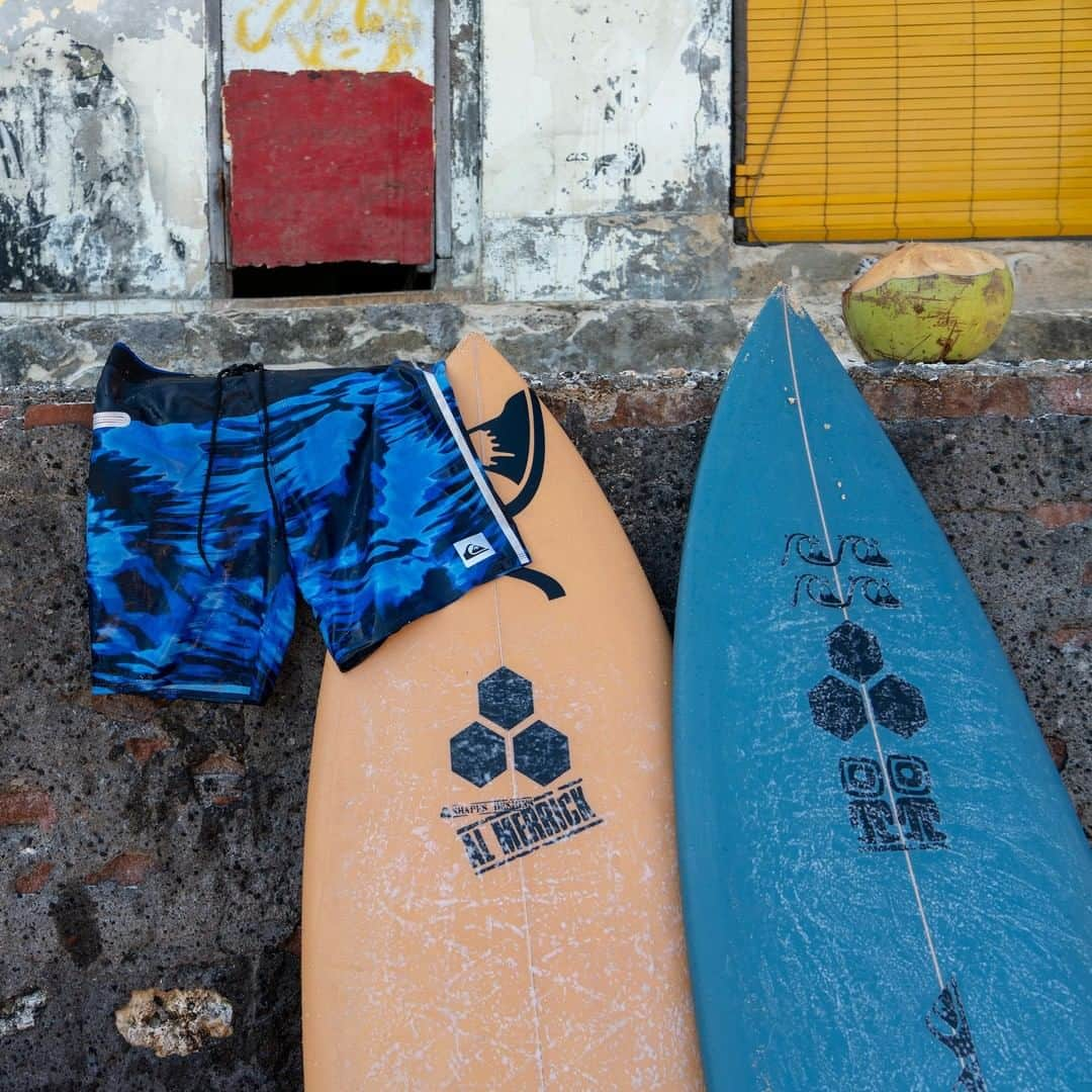 クイックシルバーさんのインスタグラム写真 - (クイックシルバーInstagram)「Just add water. ⁣ ⁣ Some boards, our Highline Blackout boardshorts and a reminder that there’s fun waiting to be had, somewhere out there.」3月22日 10時05分 - quiksilver