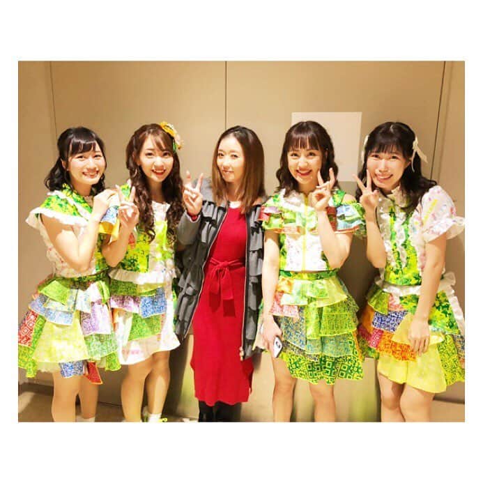 荒牧陽子のインスタグラム：「2019.3.21 notall ツアーファイナル ┈︎┈︎┈︎┈︎┈︎┈︎┈︎┈︎┈︎┈︎┈︎┈︎ 彼女たちを知ったのは去年で  もっともっと早く知りたかった！って思ったし こんなにワクワクやキラキラや 刺激をくれるアイドルに初めて会いました。 . そんなメンバーの渡邊ちこちゃんが このライブで卒業… 本番前に挨拶行ったら 「出会えてよかった…！」 と言ってもらえた。 1ファンとして感動でした。 ファンの皆さんに、スタッフやメンバーの皆んなに感謝してる気持ちが伝わってきて ウルウルでした。 最後の4人を目に焼き付けることができて良かった。 4人皆んなの次のステージが素晴らしいものでありますように！ 寂しいーーーーーー！！！ ┈︎┈︎┈︎┈︎┈︎┈︎┈︎┈︎┈︎┈︎┈︎┈︎ #notall #ありがとう #みんなみんな頑張れ！ #CD売らなくてごめんなツァーぃ」