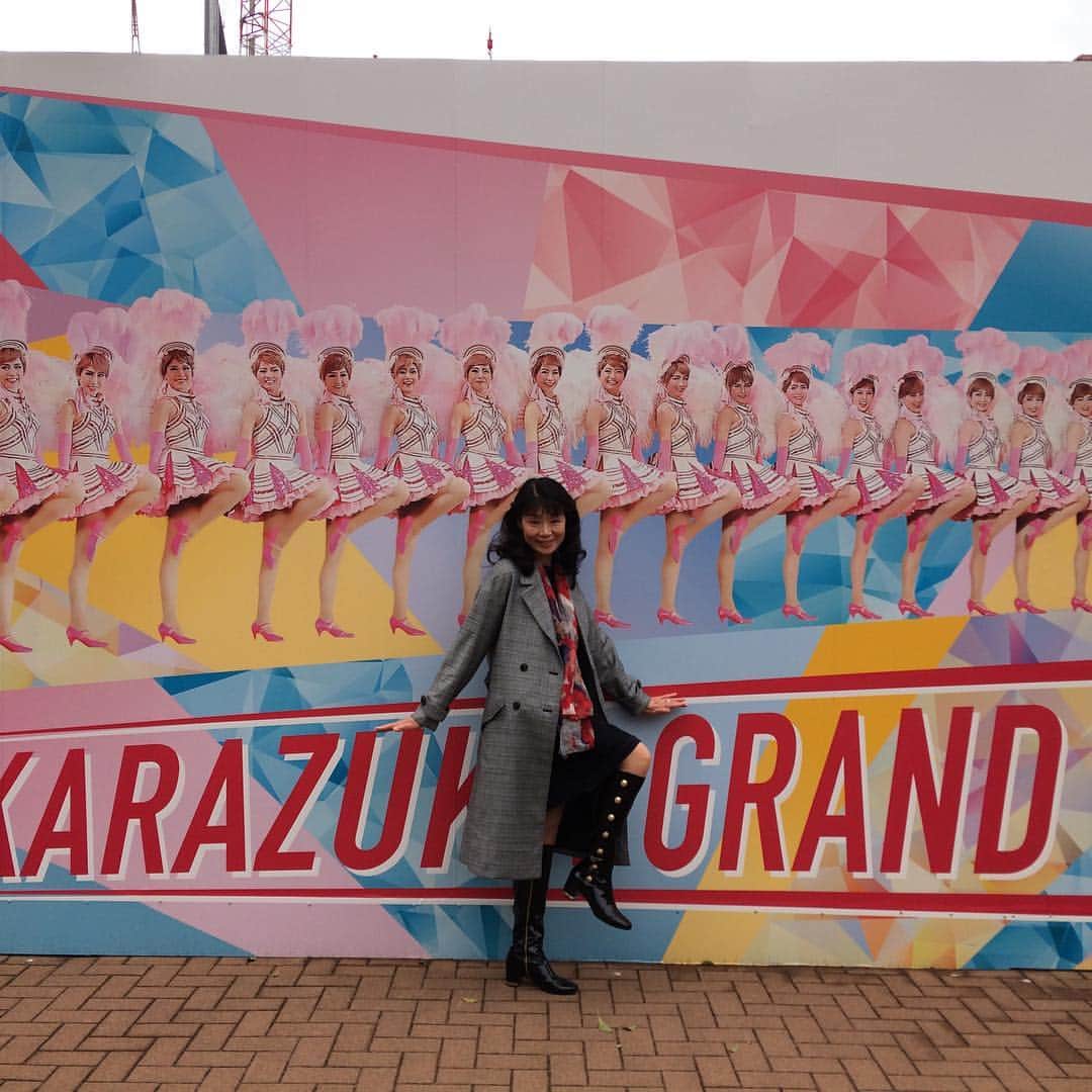 大津びわ子のインスタグラム：「019.3.21 宝塚月組公演 観劇しました。 桜、もうすぐです。  #宝塚歌劇団月組  #夢幻無双 #お弁当つき 美味しかったぁ。」