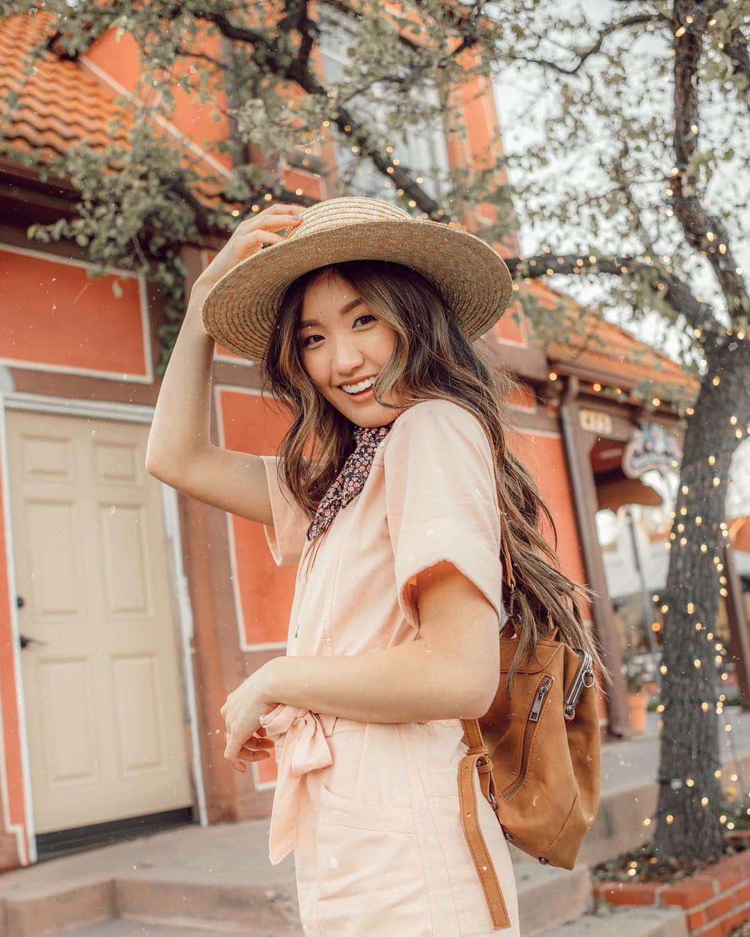 W E Y L I Eのインスタグラム：「My new favorite outfit & backpack! Who else loves jumpsuits because you don’t have to bother with matching tops and bottoms? 🙋🏻‍♀️ I talk about THIS vegan leather backpack in my new vegan bag collection video! Link in bio if you have some free time. Thanks for supporting ya girl 🤓 love you gaissss!」
