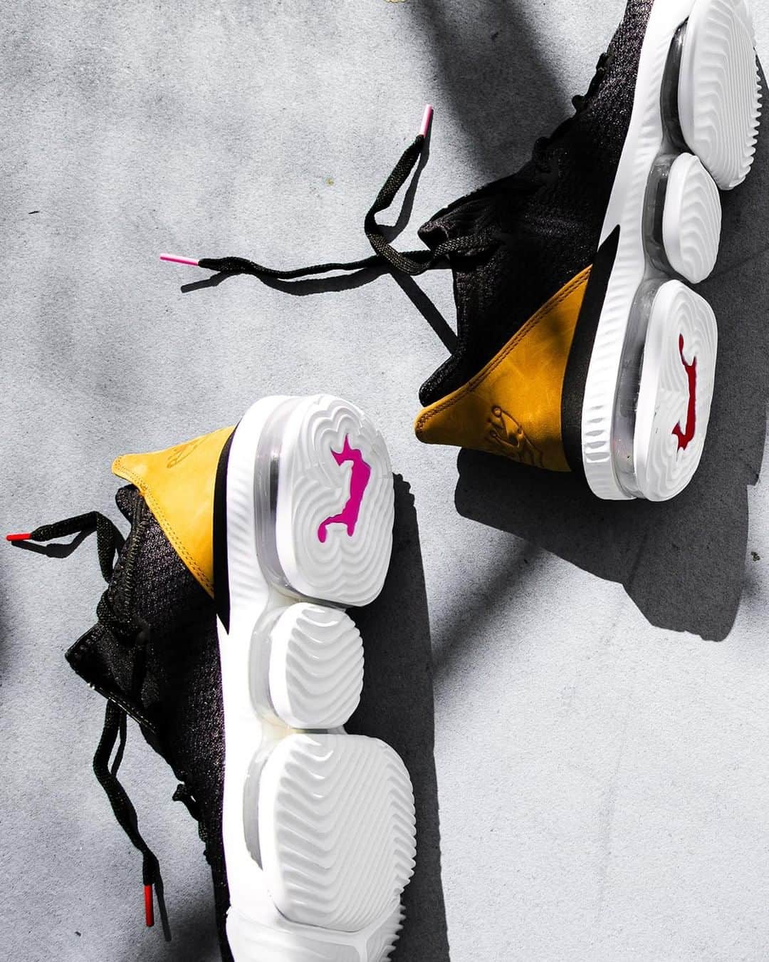 Foot Lockerさんのインスタグラム写真 - (Foot LockerInstagram)「Inspired by Speakerboxx/The Love Below  #Nike Lebron 16 Low 'Soundtrack' Launching 3/28, In-Store and Online」3月22日 10時30分 - footlocker