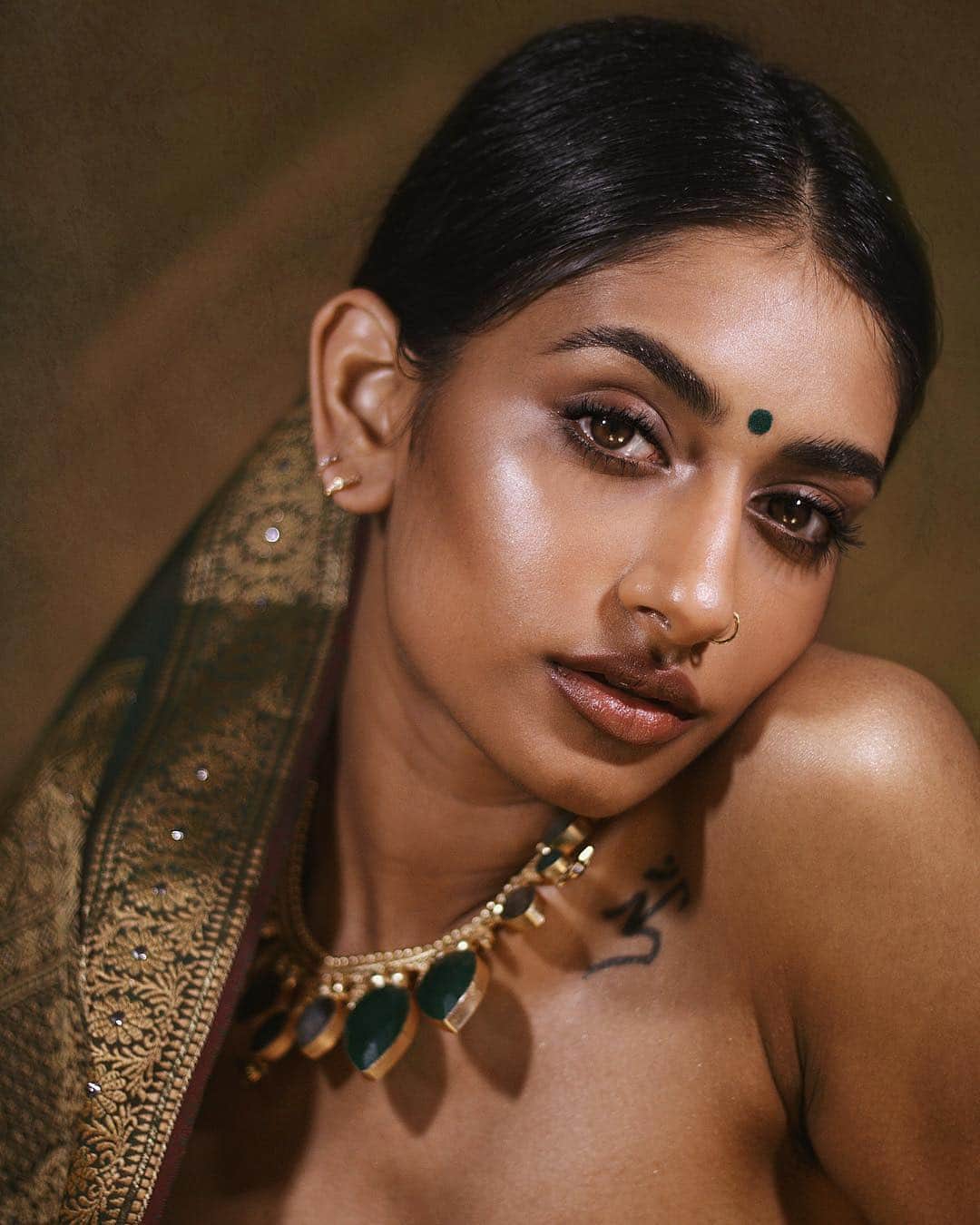 COVERGIRLさんのインスタグラム写真 - (COVERGIRLInstagram)「We're just 😍 @Hamelpatel_ is a bronzed beauty. She used #FullSpectrum Matte Ambition All Day Foundation in shade 'Golden 1' as a base to create this gorgeous look ✨ #COVERGIRLMADE #COVERGIRLCrueltyFree #CrueltyFree」3月22日 10時24分 - covergirl