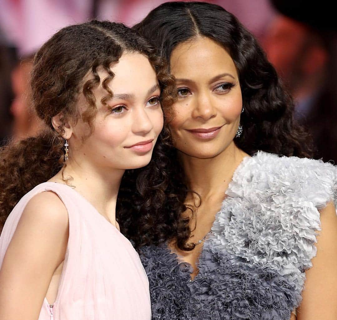 People Magazineさんのインスタグラム写真 - (People MagazineInstagram)「#ThandieNewton and her gorgeous daughter #NicoParker are actual twins! 😍| 📷: Karwai Tang/WireImage, Mike Marsland/WireImage」3月22日 10時25分 - people