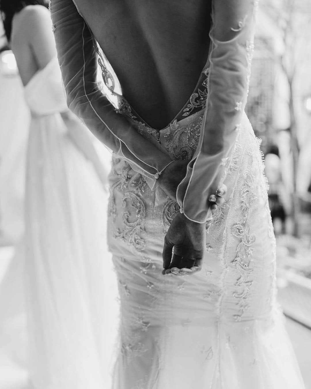 のインスタグラム：「The Fall/Winter 2019 Marchesa Notte Bridal collection will be available @enblanc_la in Santa Monica March 29th - 31st. Photo by @adriana.r.miranda. #marchesa #marchesanottebridal」