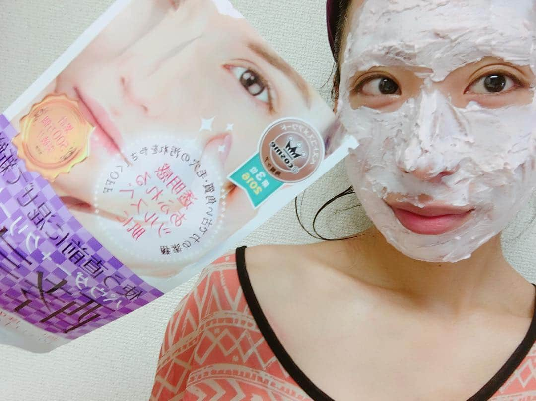 Miho Tanakaさんのインスタグラム写真 - (Miho TanakaInstagram)「お気に入りのハリウッドの酵素パック👳‍♀️﻿ ﻿ 普通にめっちゃ気に入ってて、﻿ 一瞬でくすみ取りたいなら絶対コレ！って思ってるんだけど、﻿ ﻿ パッケージと撮ることによって、PR感がムンムンしてしまった😩ww﻿ ﻿ ﻿ シートマスクより面倒くさいけど、効果は別格。﻿ ﻿ ......﻿ ﻿ #お気に入り #酵素パック #ハリウッド化粧品﻿ #スキンケア #くすみ #くすみ除去 #赤ら顔﻿ #小鼻の黒ずみ #効果大 #セルフパック #セルフケア﻿ #ビューティセラー﻿ ﻿ ﻿ #妊娠中 #妊娠10ヶ月 ﻿#マタニティ#妊娠後期﻿﻿﻿﻿﻿ #2019年4月出産予定 #第三子 #男の子予定﻿﻿﻿﻿﻿ #男の子兄弟 #36w #マタニティライフ #氷食症 #ソフロロジー﻿﻿ #出産準備 #臨月 ﻿」3月22日 10時35分 - mie__blogger