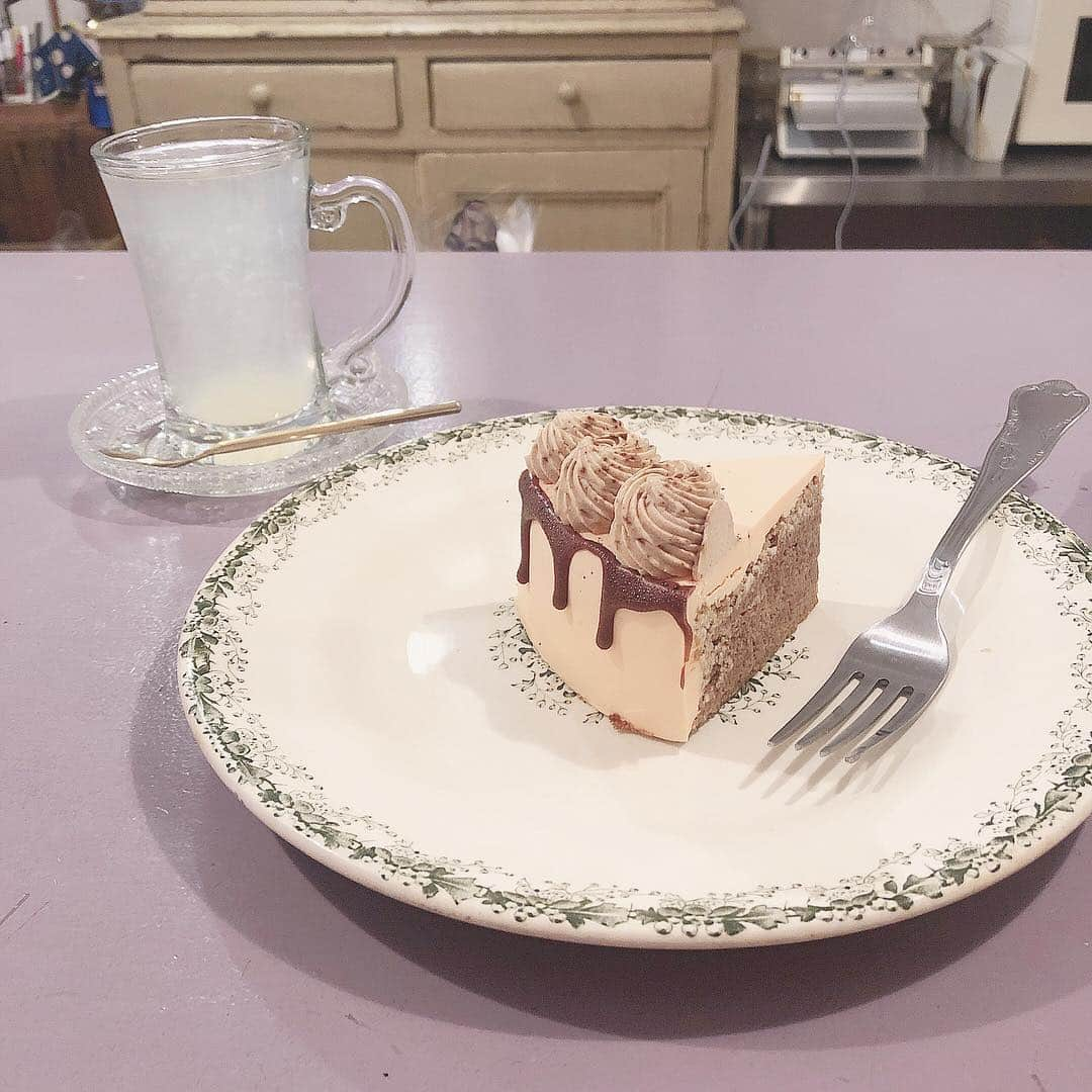 安中亜美さんのインスタグラム写真 - (安中亜美Instagram)「ㅤㅤㅤㅤㅤㅤㅤㅤㅤㅤㅤㅤㅤ 昨日行った堀江の #patisseriebouquet 🍰 すごく可愛くて癒しの空間やった🌸 カフェ巡りほんまに楽しい🤤 ㅤㅤㅤㅤㅤㅤㅤㅤㅤㅤㅤㅤㅤ #堀江カフェ #なんばカフェ #堀江 #ケーキ屋さん #ケーキ #韓国 #コーヒーケーキ」3月22日 10時42分 - amitwinsworld