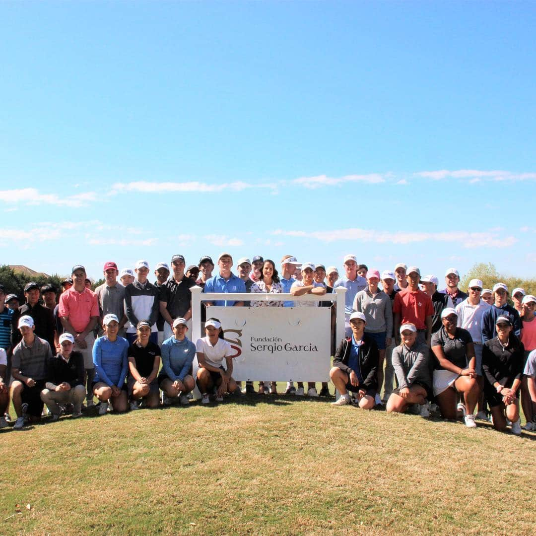 セルヒオ・ガルシアさんのインスタグラム写真 - (セルヒオ・ガルシアInstagram)「Thank you to the @ajgagolf for another great Sergio and Angela Garcia Foundation Junior Championship, and to @theangelaakins for holding it down for us! Awesome to see all of the juniors out there today. #TeamSergela #GrowTheGame #SergioGarciaJr . . Muchas gracias a la @ajga por otro gran torneo de la Fundación Sergio y Angela Garcia y a @theangelaakins por ser una gran anfitriona.  Increíble ver a todos los participantes hoy en el campo. #equiposergela #apoyandoalgolf #sergiogarciajr」3月22日 10時44分 - thesergiogarcia