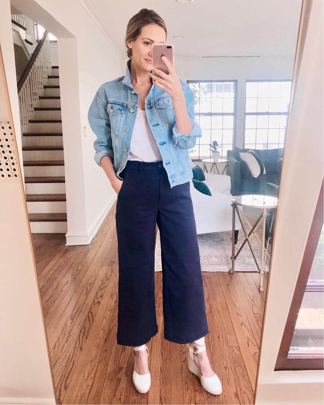 Anna Jane Wisniewskiさんのインスタグラム写真 - (Anna Jane WisniewskiInstagram)「I posted a new #shopyourclosetseries to the blog on Monday featuring a denim jacket.  This is an item that most of us already have in our closet and the ways to style it are endless! Which look is your favorite?」3月22日 10時50分 - seeannajane