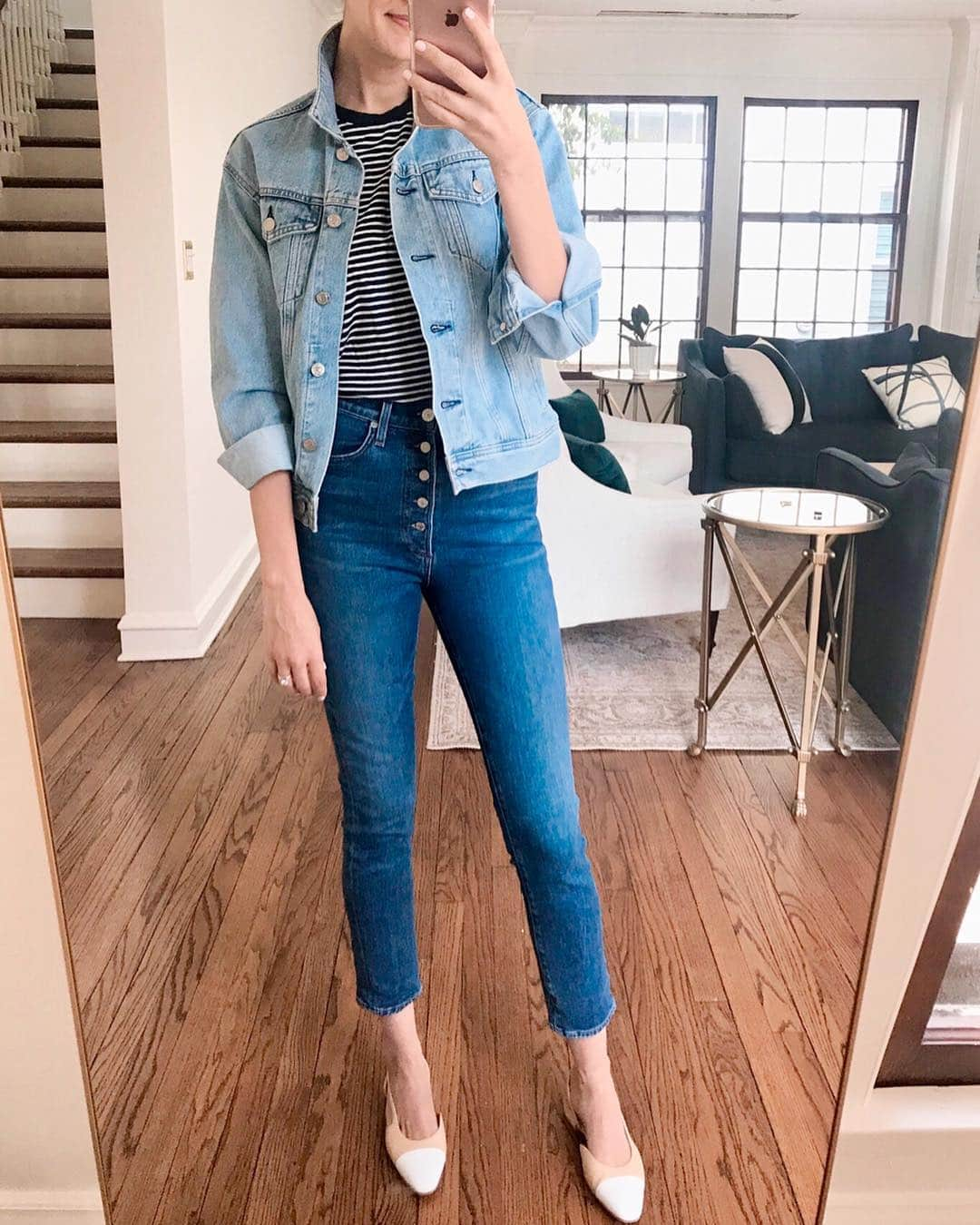 Anna Jane Wisniewskiさんのインスタグラム写真 - (Anna Jane WisniewskiInstagram)「I posted a new #shopyourclosetseries to the blog on Monday featuring a denim jacket.  This is an item that most of us already have in our closet and the ways to style it are endless! Which look is your favorite?」3月22日 10時50分 - seeannajane