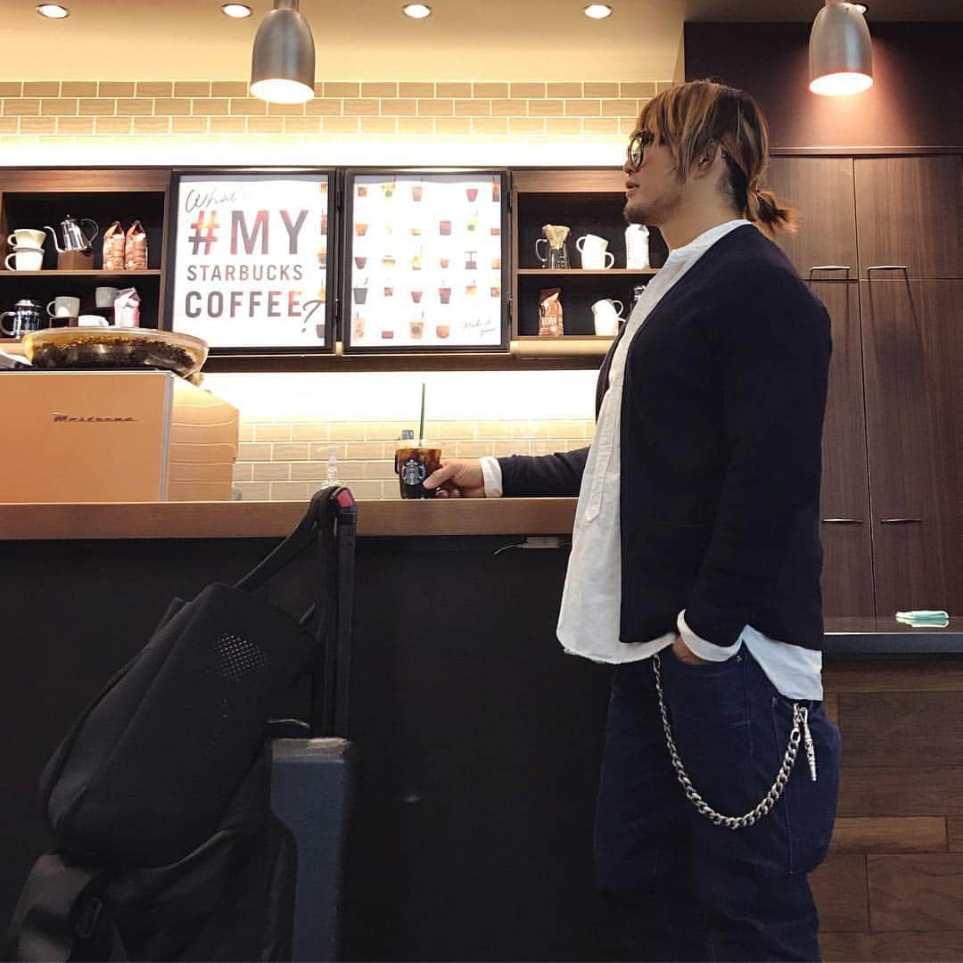 棚橋弘至さんのインスタグラム写真 - (棚橋弘至Instagram)「#coffee 買って出発🚅 #starbucks #浜松駅 #スタ映え」3月22日 10時57分 - hiroshi_tanahashi