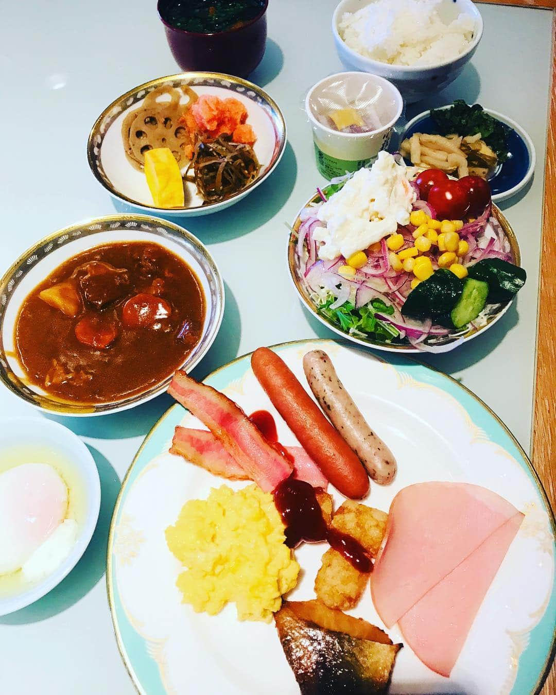 美川憲二さんのインスタグラム写真 - (美川憲二Instagram)「ホテルニューオータニ佐賀さんの朝食ビュッフェよ〜😋🍴☀️☀️🌸🌸🌸🌈🌈 いつもの如く 朝からモリモリ食べりんこ‼️ 😬😜✌️✌️ (笑）（笑） #ホテルニューオータニ佐賀  #朝食ビュッフェ  #朝からモリモリ食べるよ  #かなり美味しい #美川憲二 #ものまね」3月22日 11時10分 - mikawakenji