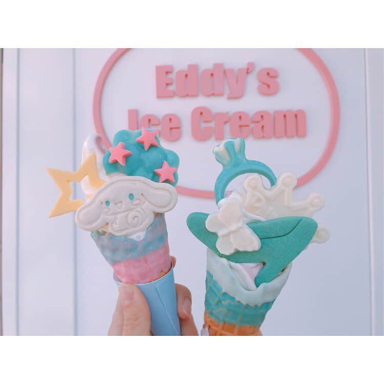大谷朋子さんのインスタグラム写真 - (大谷朋子Instagram)「♡ * ポカポカな先日。 @eddys_ice_cream_ へ◡̈⃝🍦 * シナモンとシンデレラ💛 可愛すぎるソフトクリームににやけちゃう！ * コーンもトッピングも色々あって、 可愛いソフトクリームは映えです♡♡ * アウターいらずのコーデ❤︎ Tops：@ciaopanictypy #ciaopanictypy Skirt：@real_cube #REALCUBE Watch：#オリビアバートン * コットン100%のニットは、 サラッと肌触りのがよく着心地がいい♪ 洗濯機での洗濯も可能です。 * キレイなアイスグレーのプリーツスカートは、 涼しげでお気に入り！ 夏まで使えるアイテムです❤︎ * * #PR #eddysicecream #hub_eddysicecream #REALCUBEfashionista #チャオパニックティピー #exhibition #2019ss #fashion #coordinate」3月22日 11時19分 - tomoko_ohtani