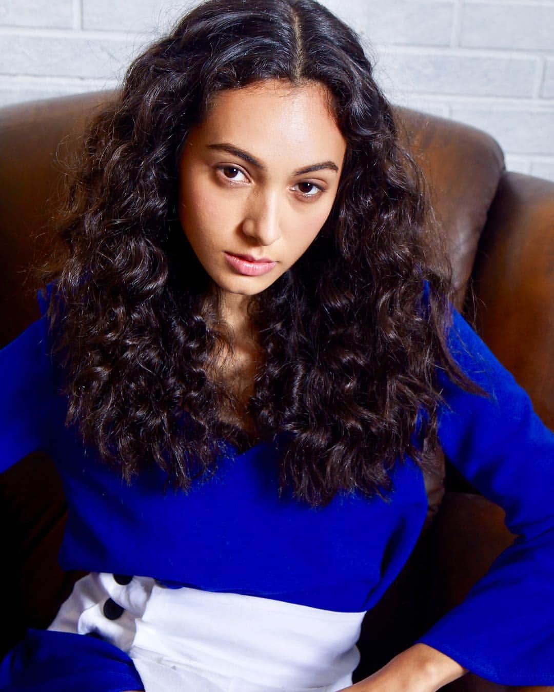のインスタグラム：「This spring and summer season, Royal introduces the brand new BISHOP line, a design taking inspiration from competing elements of modern and retro, street style and high end-fashion, and from biblical scripture to hip hop, to embody this season’s theme of Retro Fusion, and Royal’s DNA of unbounded innovation! Discover more through link in bio. #bishopseries #urbanfusion #ss19 #hiphop #modernretro #sneaker #innovation #lacelessdesign #royalelastics #royal」