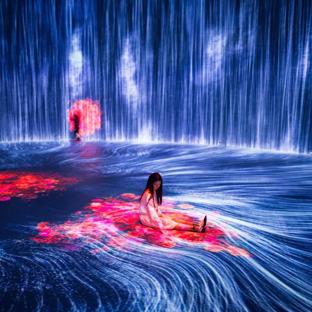 HYPEBEASTさんのインスタグラム写真 - (HYPEBEASTInstagram)「@hypebeastart: @teamlab_news has launched a new monumental exhibition entitled “Universe of Water Particles in the Tank” at @tankshanghai museum in China. The space has been transformed into an interactive environment that conveys natural wonders using digital technologies. It’s set to feature a total of five installations, and will run from March 23 to August 24.  Photo: teamLab」3月22日 11時26分 - hypebeast