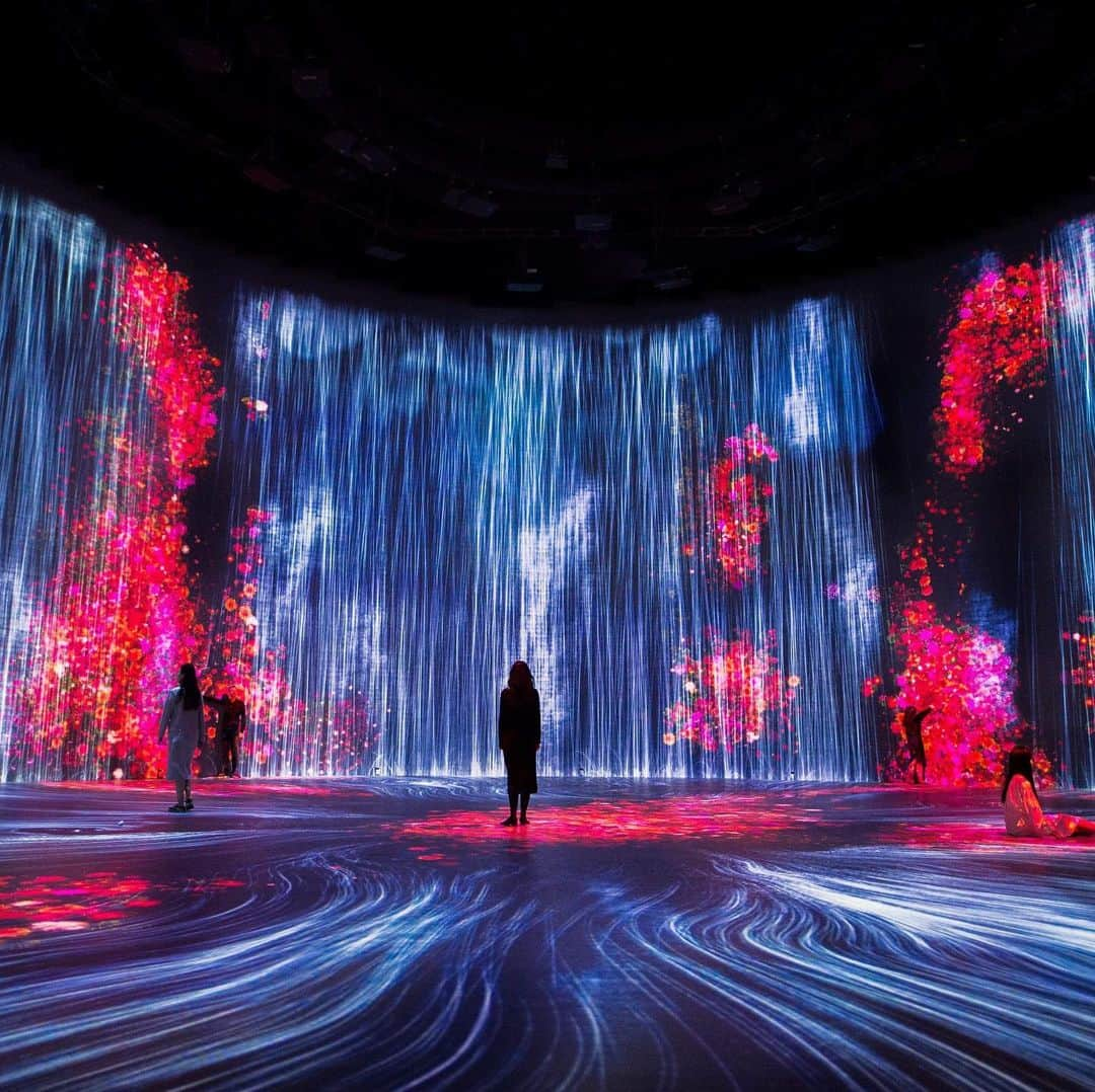 HYPEBEASTさんのインスタグラム写真 - (HYPEBEASTInstagram)「@hypebeastart: @teamlab_news has launched a new monumental exhibition entitled “Universe of Water Particles in the Tank” at @tankshanghai museum in China. The space has been transformed into an interactive environment that conveys natural wonders using digital technologies. It’s set to feature a total of five installations, and will run from March 23 to August 24.  Photo: teamLab」3月22日 11時26分 - hypebeast